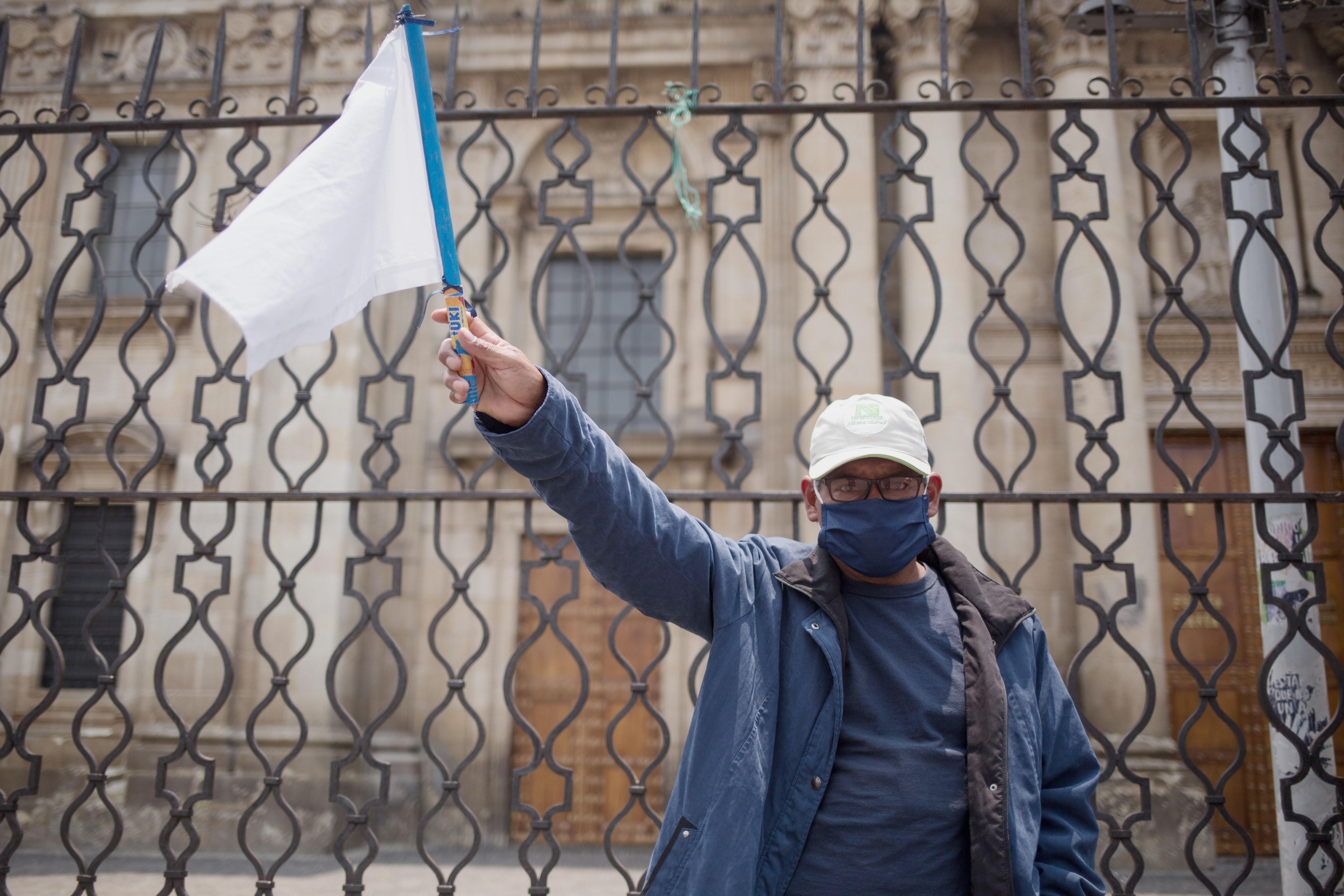 Miles de guatemaltecos aún no recuperan los ingresos que tenían antes de la llegada de la pandemia. (Foto Prensa Libre: EFE)