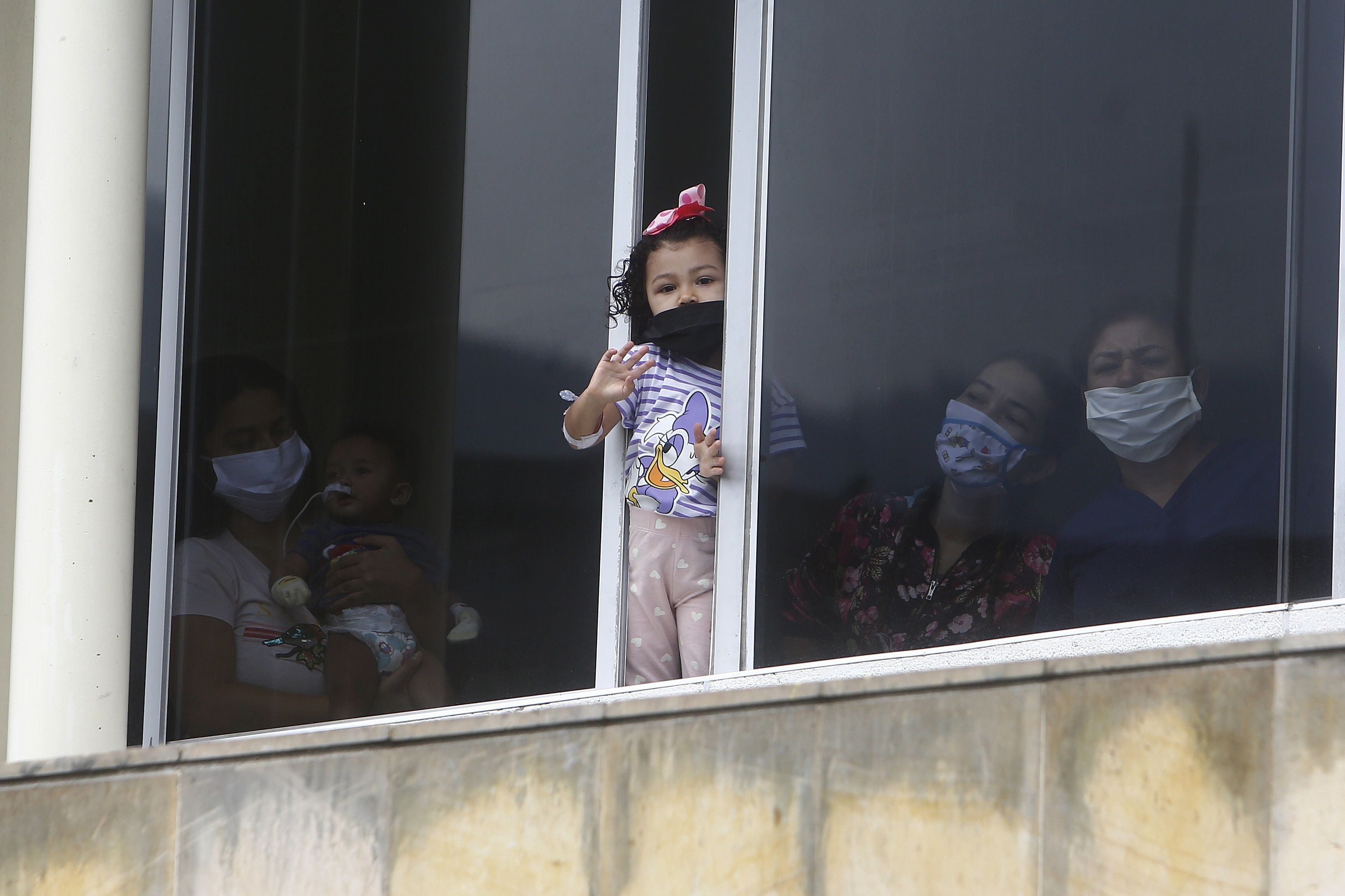 Los médicos investigan esta enfermedad para encontrar el tratamiento adecuado. (Foto Prensa Libre: EFE)