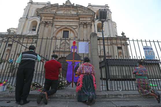 Esta madrugada habría empezado con la procesión de Jesús de la Merced, es el último nazareno que sale en procesión en el Centro Histórico de Guatemala. Foto Prensa Libre: Óscar Rivas