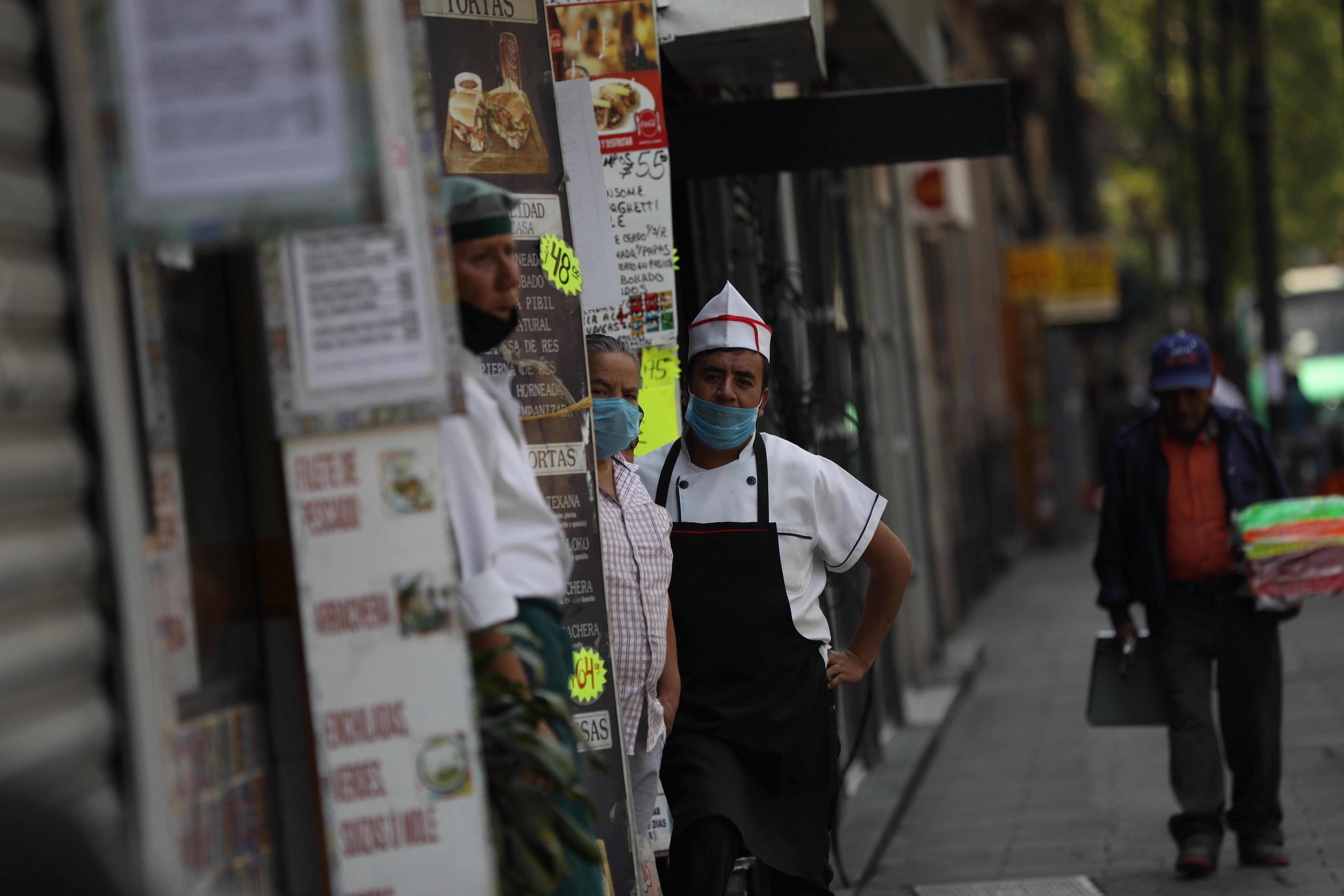 En el contexto del coronavirus, muchos clientes y proveedores podrían ver su capacidad de pago comprometida.  (Foto Prensa Libre: EFE)