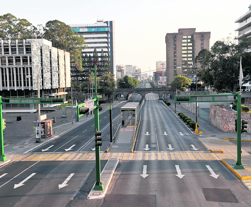 Desde el 15 de marzo el presidente Alejandro Giammattei decretó un estado de Calamidad, sin embargo, las actividades económicas continúan. (Foto Prensa Libre: Hemeroteca PL)