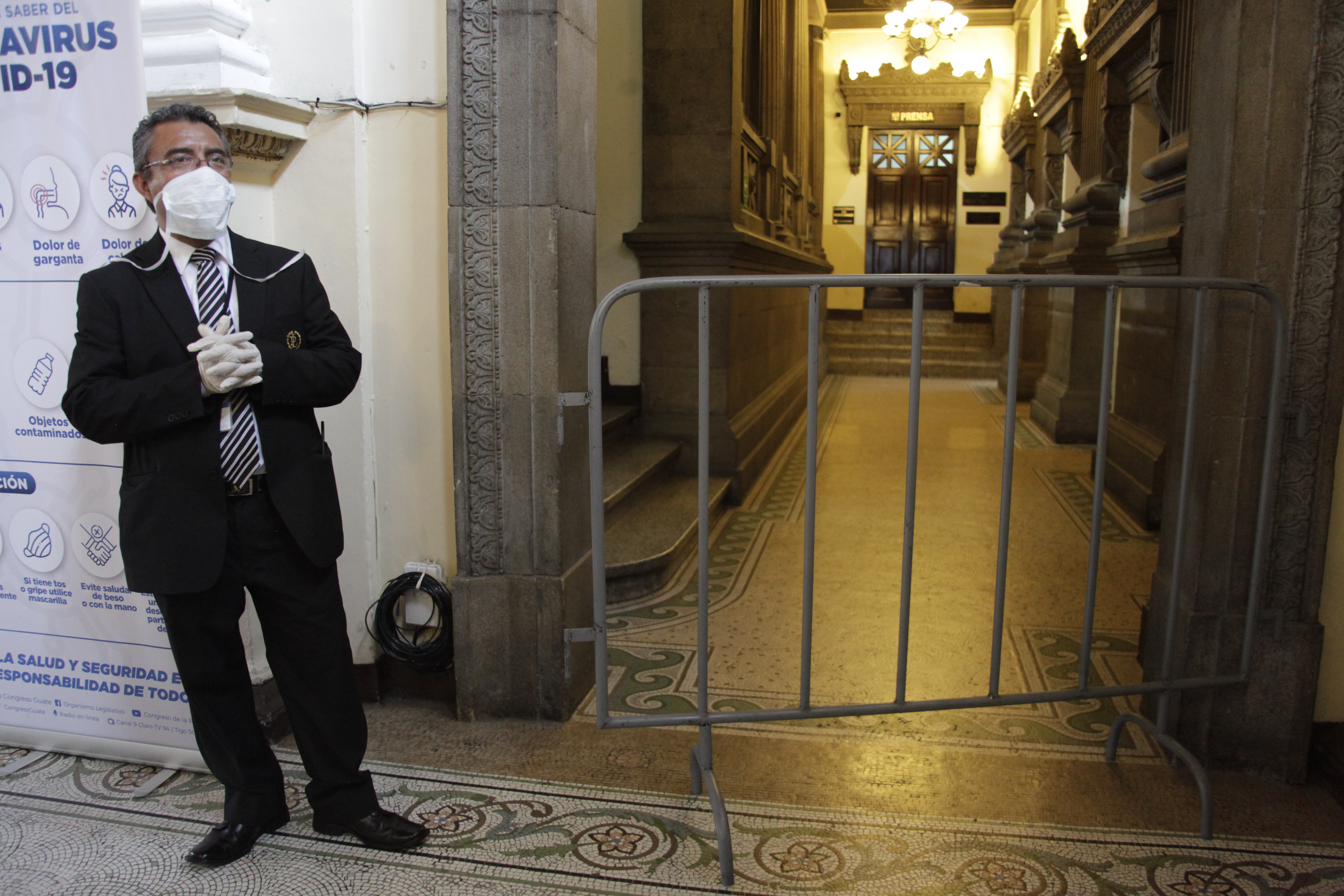 El acceso a periodistas al palco de prensa ha sido restringido en varias ocasiones durante la presidencia del oficialista Allan Rodríguez. (Foto Prensa Libre: Noé Medina)