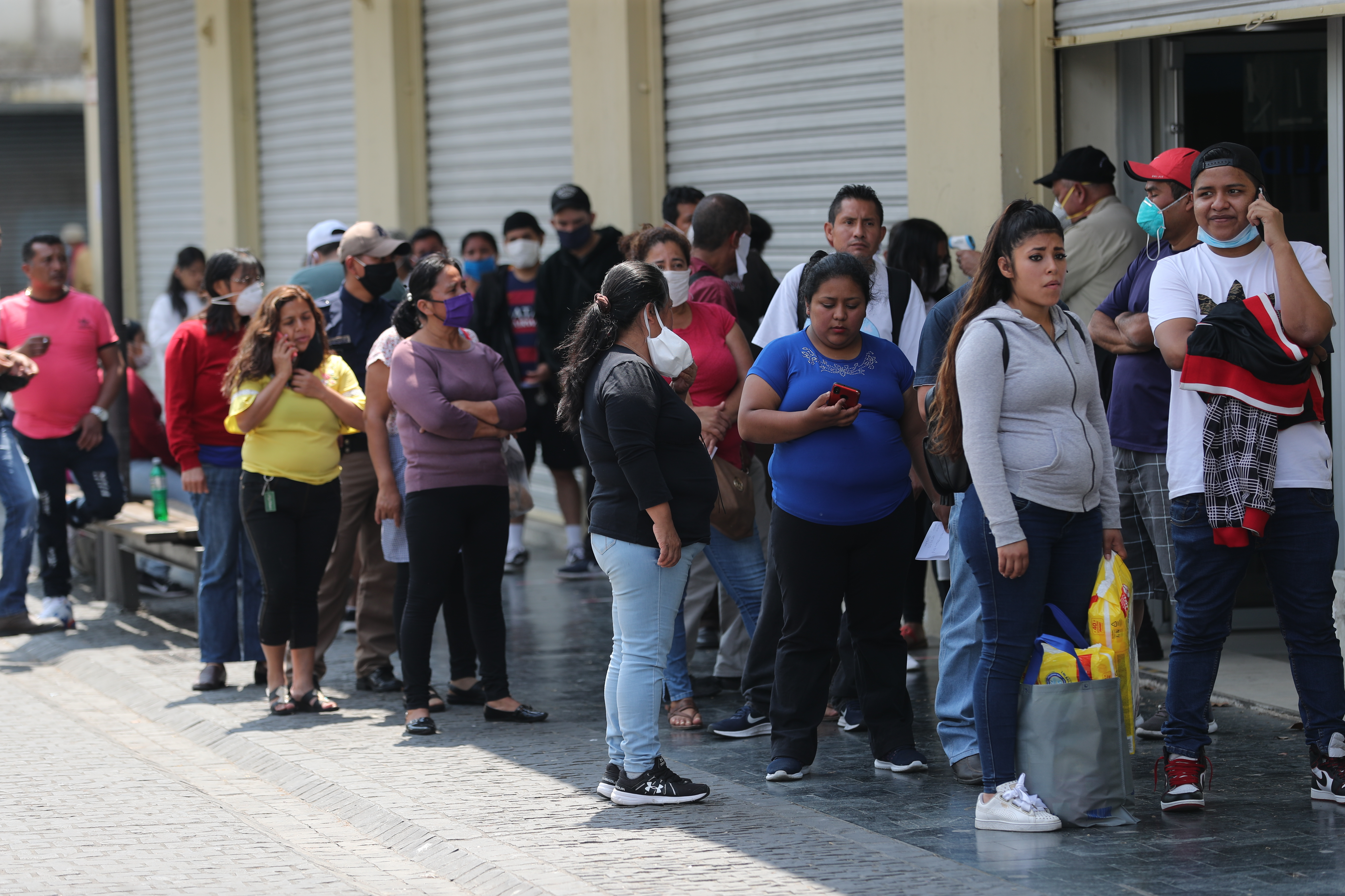  Dentro de la protección social frente a la urgencia, toca garantizar que todas las personas tengan los productos básicos asegurados. (Foto Prensa Libre: Érick Ávila)