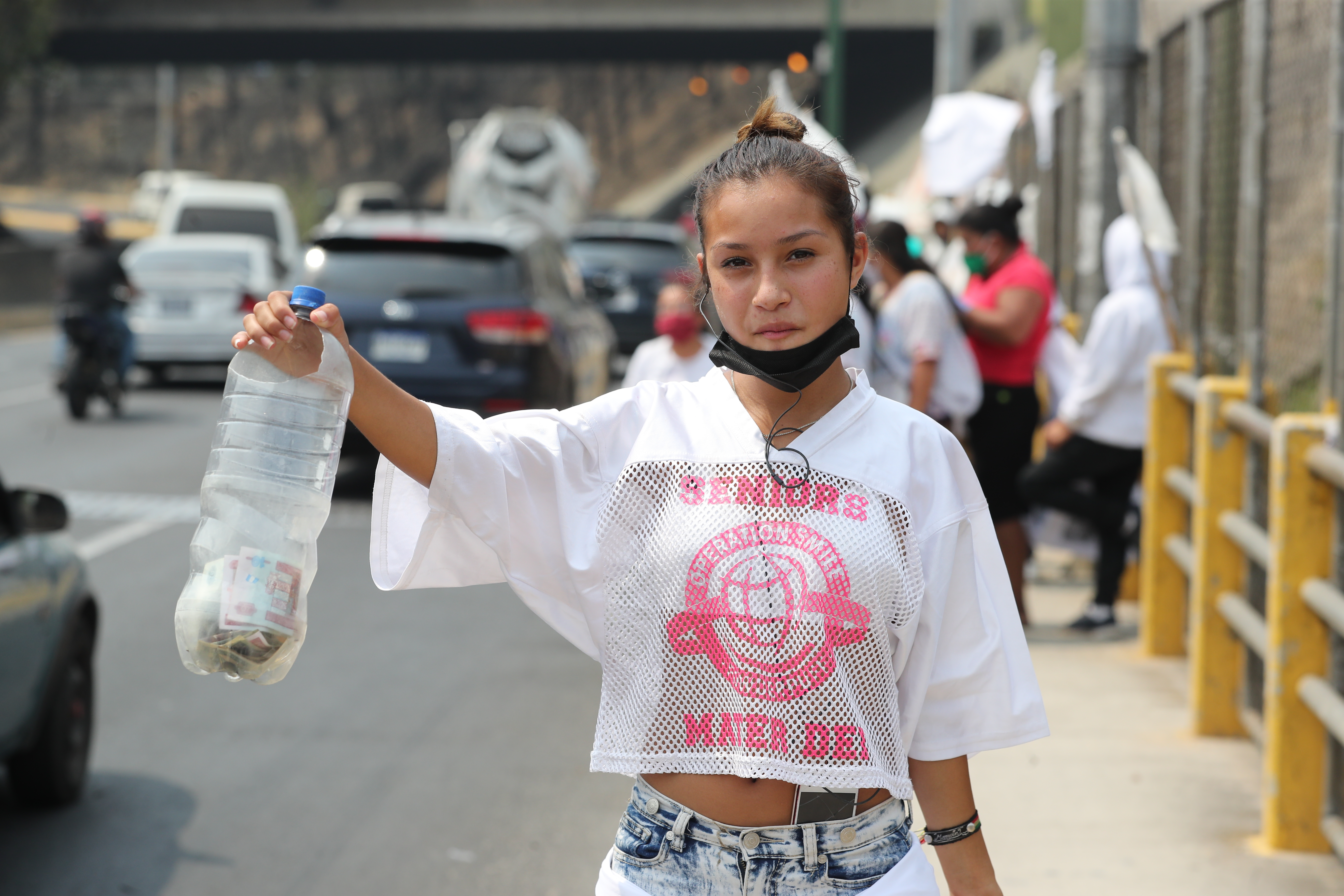 Cada vez son más personas las que claman por ayuda económica, después de que fueron impactadas por la crisis del coronavirus. (Foto Prensa Libre: Hemeroteca PL)