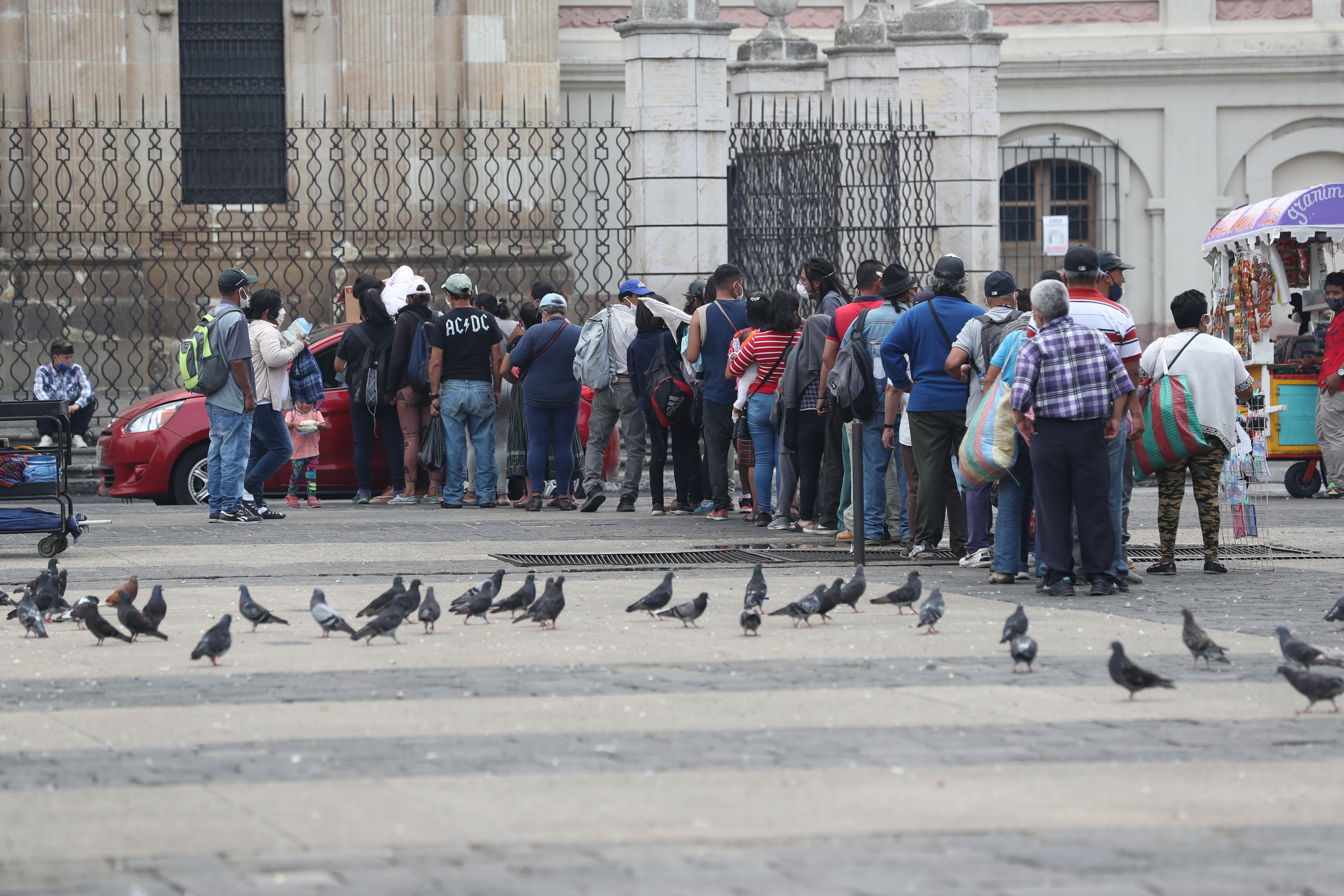 Las autoridades deben ser más agresivos en implementar los programas de apoyo a las personas y sectores afectados por el coronavirus, declaró Nils Leporowski, presidente del Comité de Asociaciones Agrícolas, Comerciales, Industriales y Financieras. (Foto Prensa Libre: Hemeroteca) 