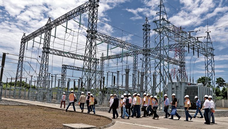 El comportamiento de la demanda de energía cambió luego de las restricciones laborales en prevención por el coronavirus. (Foto, Prensa Libre: Hemeroteca PL).