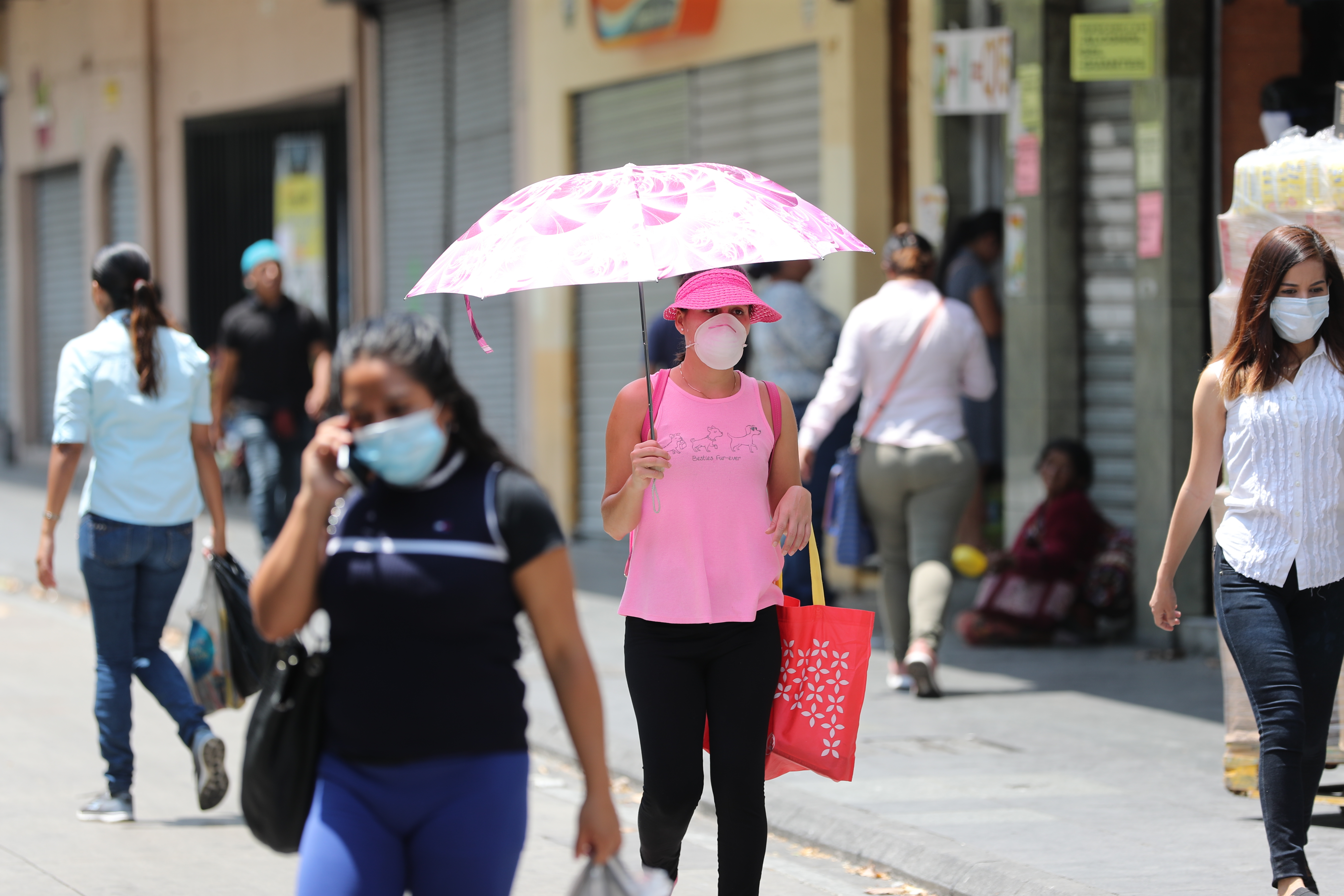 La vigilancia epidemiológica conlleva encontrar las cadenas de transmisión del nuevo coronavirus. (Foto Prensa Libre: Érick Ávila)