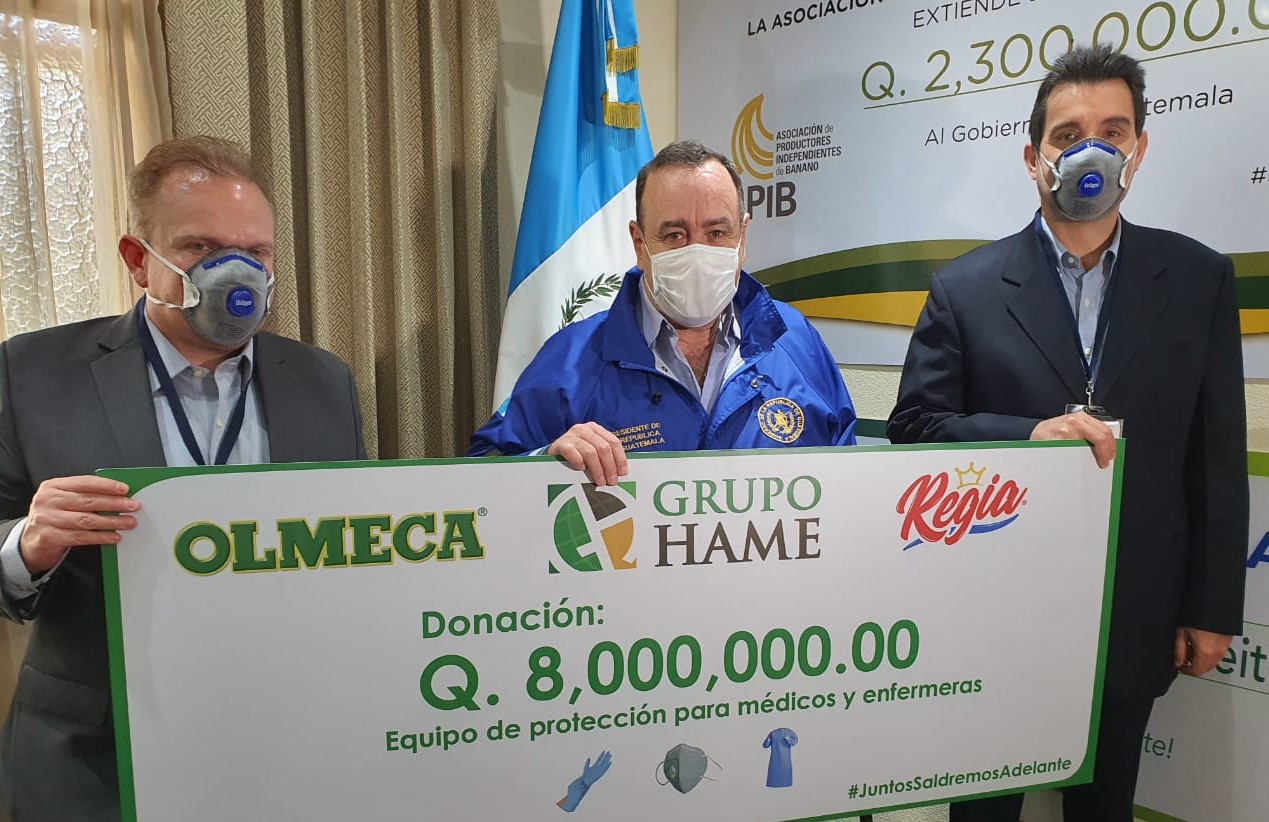 Grupo Hame apoya la lucha contra el coronavirus con el aporte de mascarillas, guates y batas desechables. (Foto Prensa Libre: cortesía Grupo Hame)