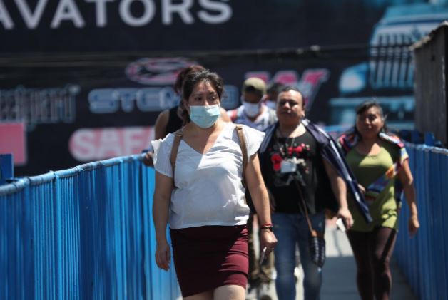 Los guatemaltecos implementan medidas de prevensión como el uso de la mascarilla. (Foto Prensa Libre: Hemeroteca PL)