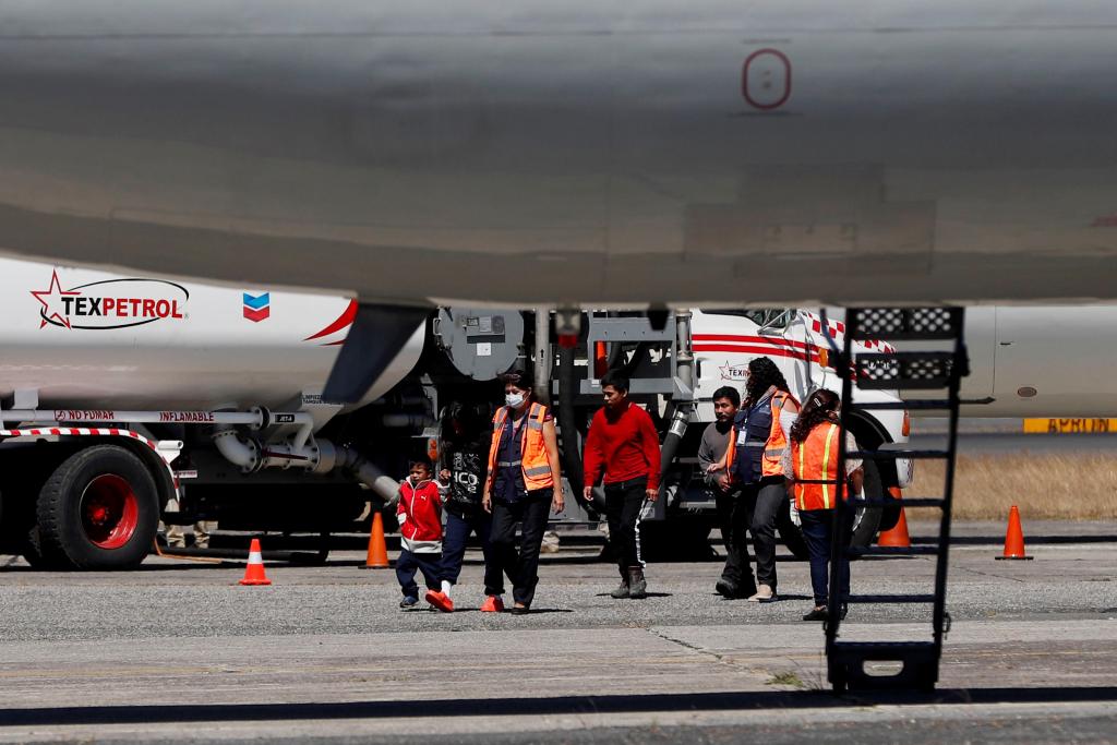 Los vuelos que al parecer si no se detienen son lo que traer deportados, el pasado 22 de mayo arribó el más reciente. (Foto: Hemeroteca PL)