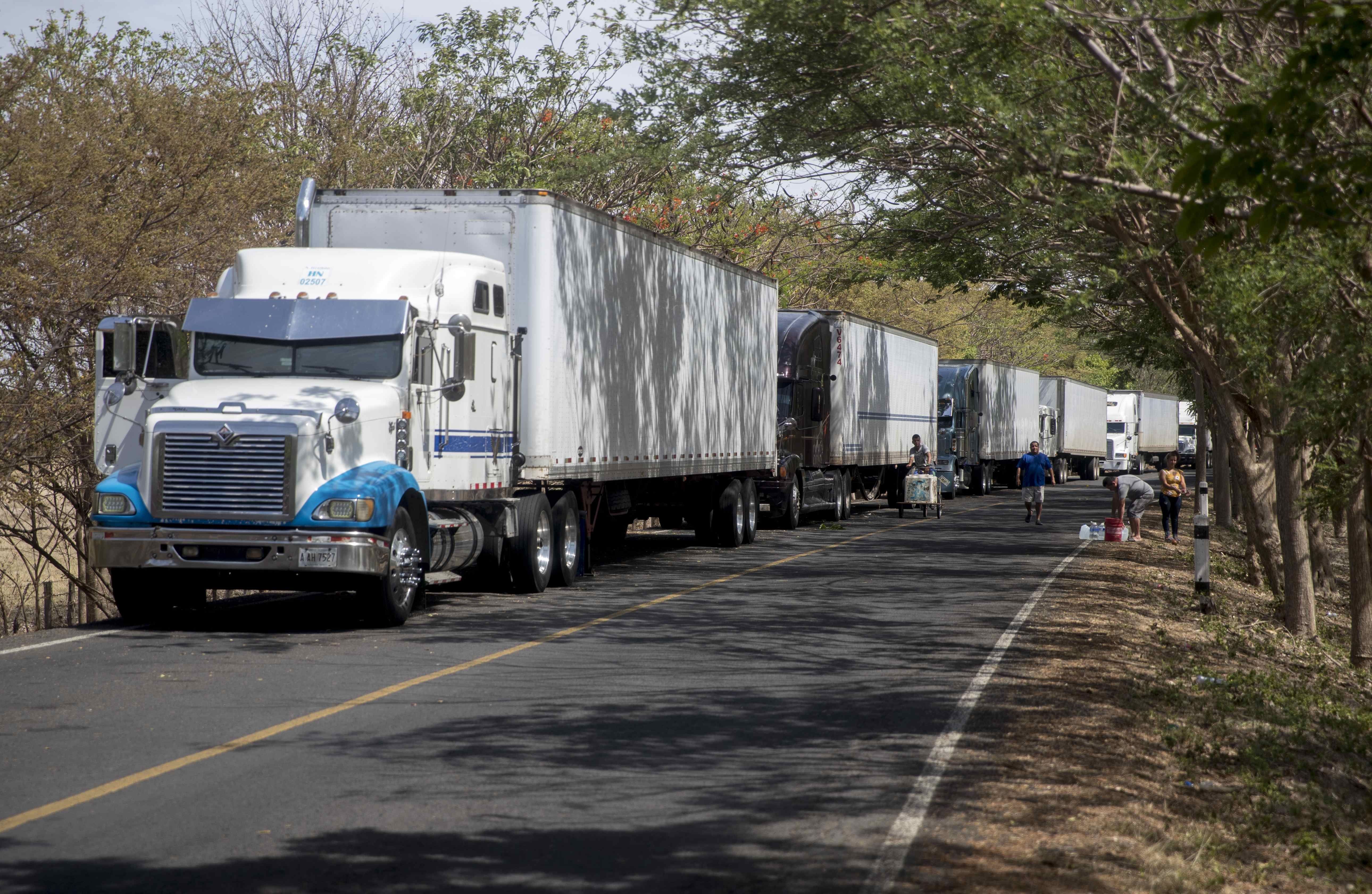 Los sectores productivos de Centroamérica reportan incremento de costos logísticos por las medidas adoptadas por Costa Rica para el transporte terrestre de mercancías en mayo último y se extendió a otros países. (Foto Prensa Libre: EFE)