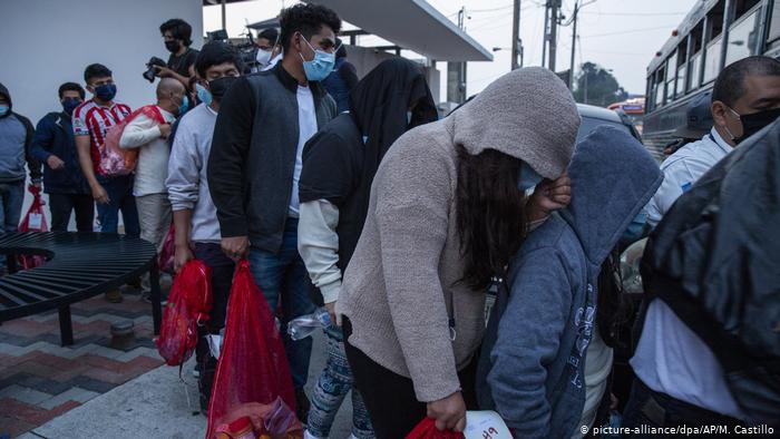 Guatemaltecos deportados de Estados Unidos regresan a su patria.