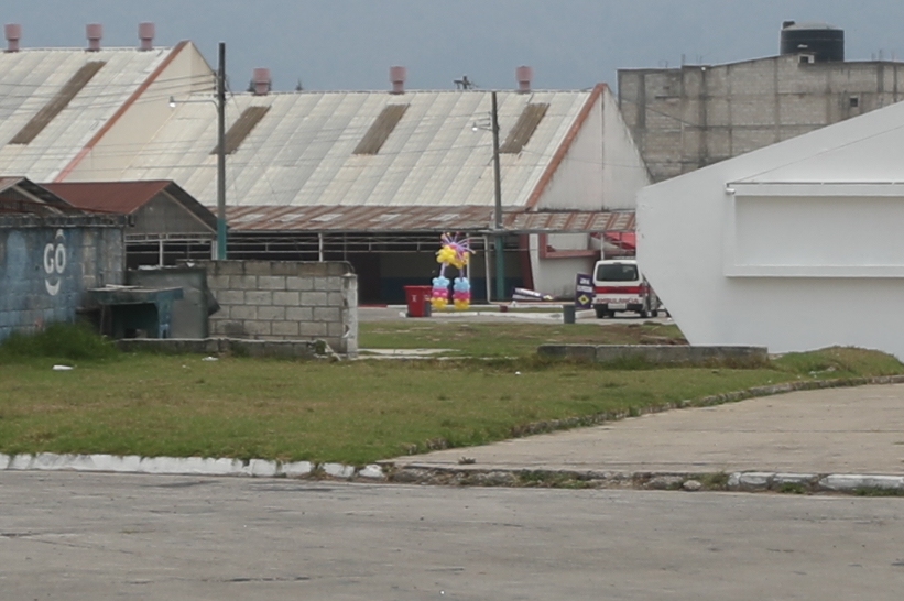 Con un arco de globos motivan a los pacientes con coronavirus del hospital de Xela. (Foto Prensa Libre: María Longo) 