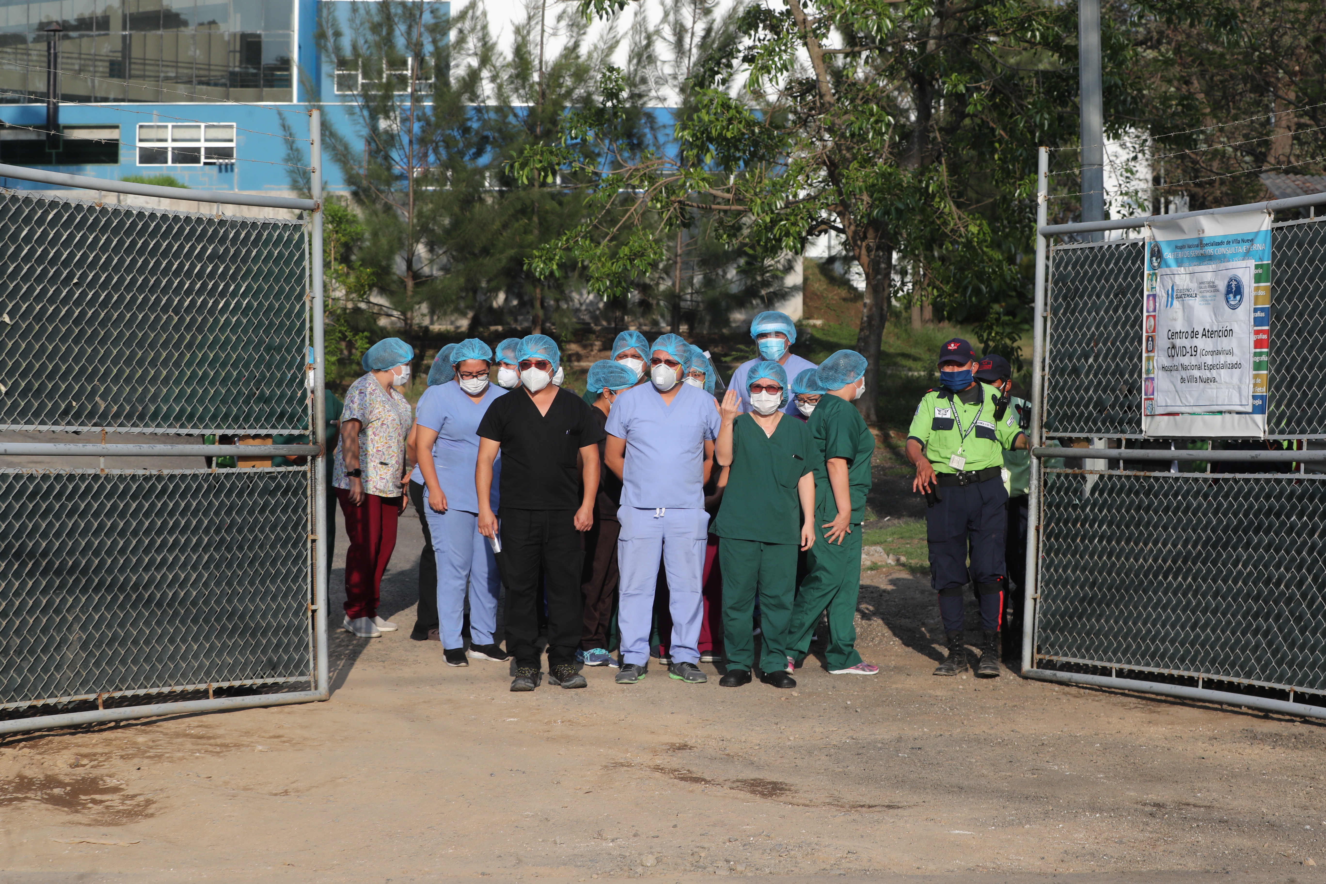 Médicos de hospitales temporales han denunciado la falta de personal de salud para atender a los pacientes con covid-19. (Foto Prensa Libre: Hemeroteca PL)