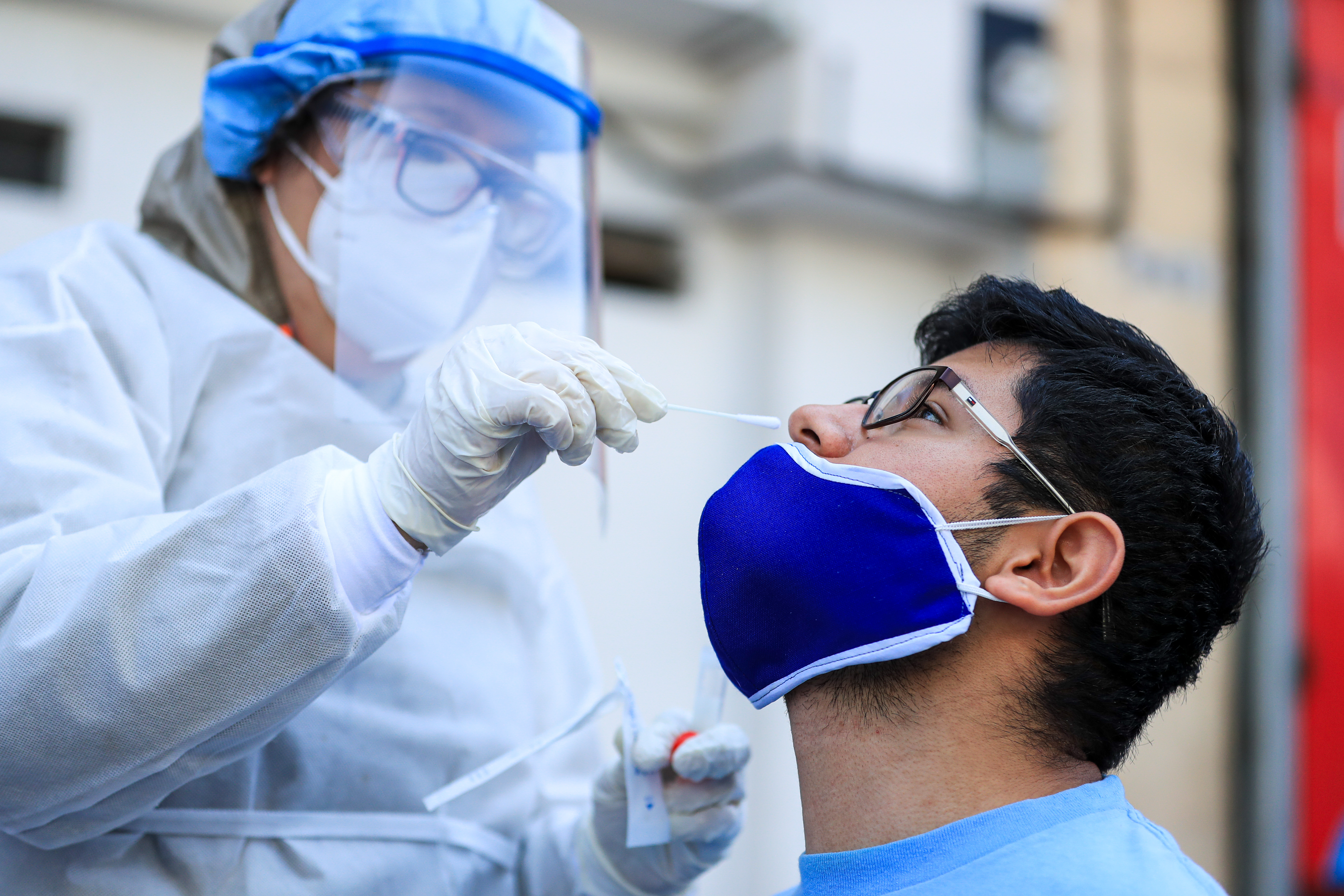 El Ministerio de Salud realizó un total de 150 pruebas de coronavirus en La Terminal, ubicada en la zona 4 capitalina. Fotografía Prensa Libre: Juan Diego González