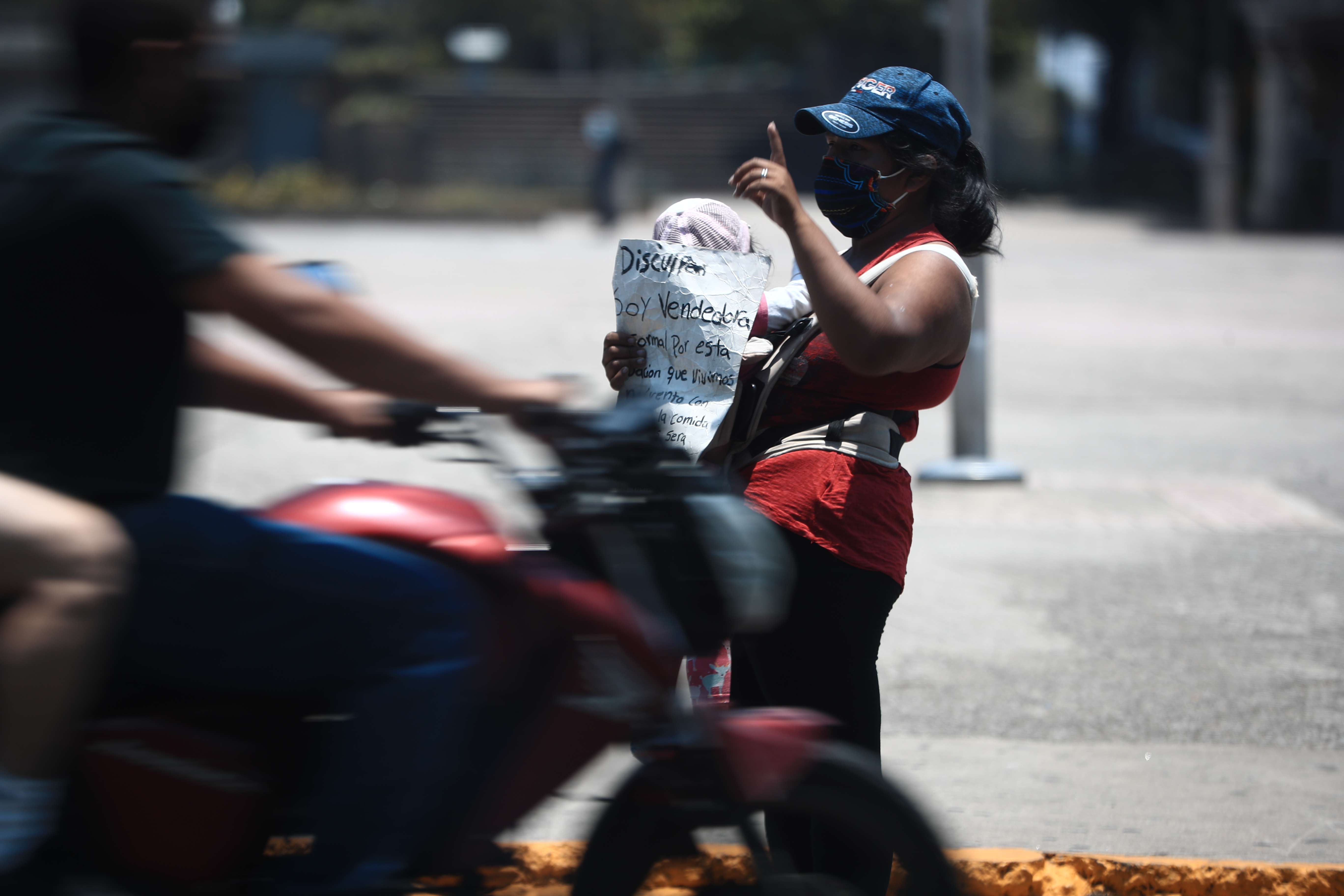 El efecto del coronavirus en Guatemala puso presión a las finanzas y se incrementó el saldo de la deuda pública en los primeros cinco meses del año para atender los programas sociales de apoyo. (Foto Prensa Libre: Carlos Hernández)