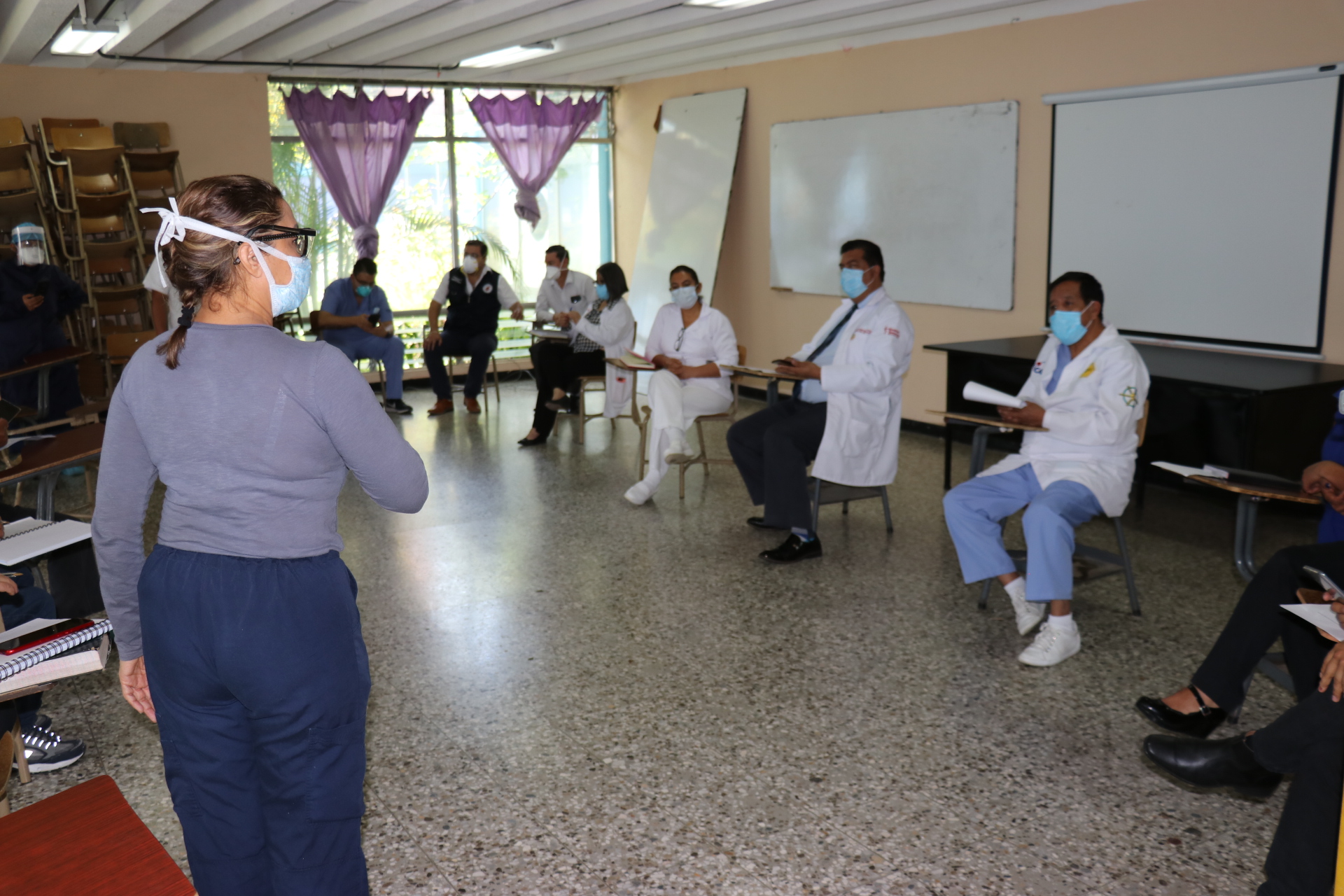 Médicos del Hospital Regional de Quiché exige que se les proteja al ser asignados al área de coronavirus. (Foto Prensa Libre: Héctor 