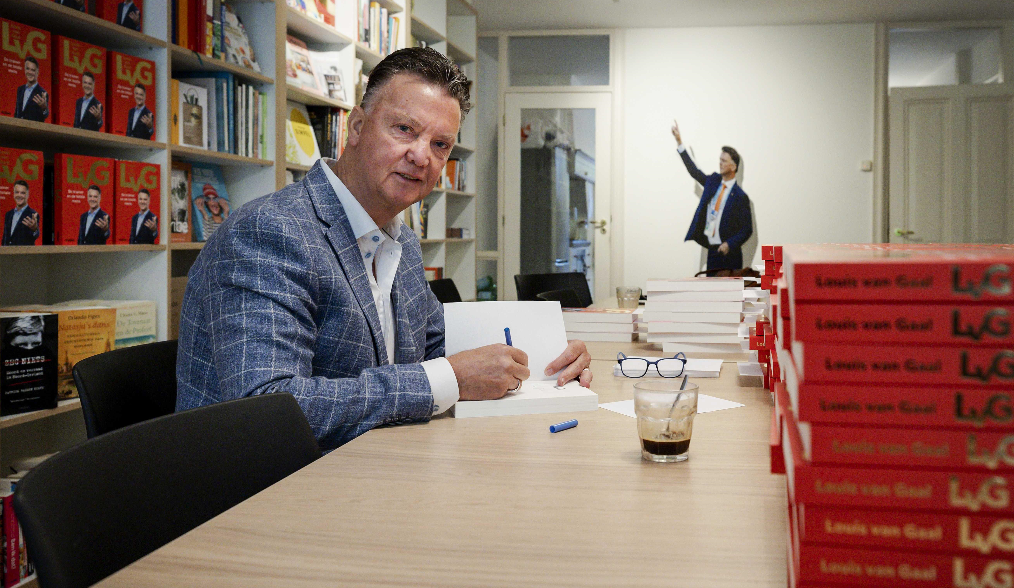 El entrenador holandés Louis van Gaal, estuvo cerca de dirigir a México. (Foto Prensa Libre: AFP)