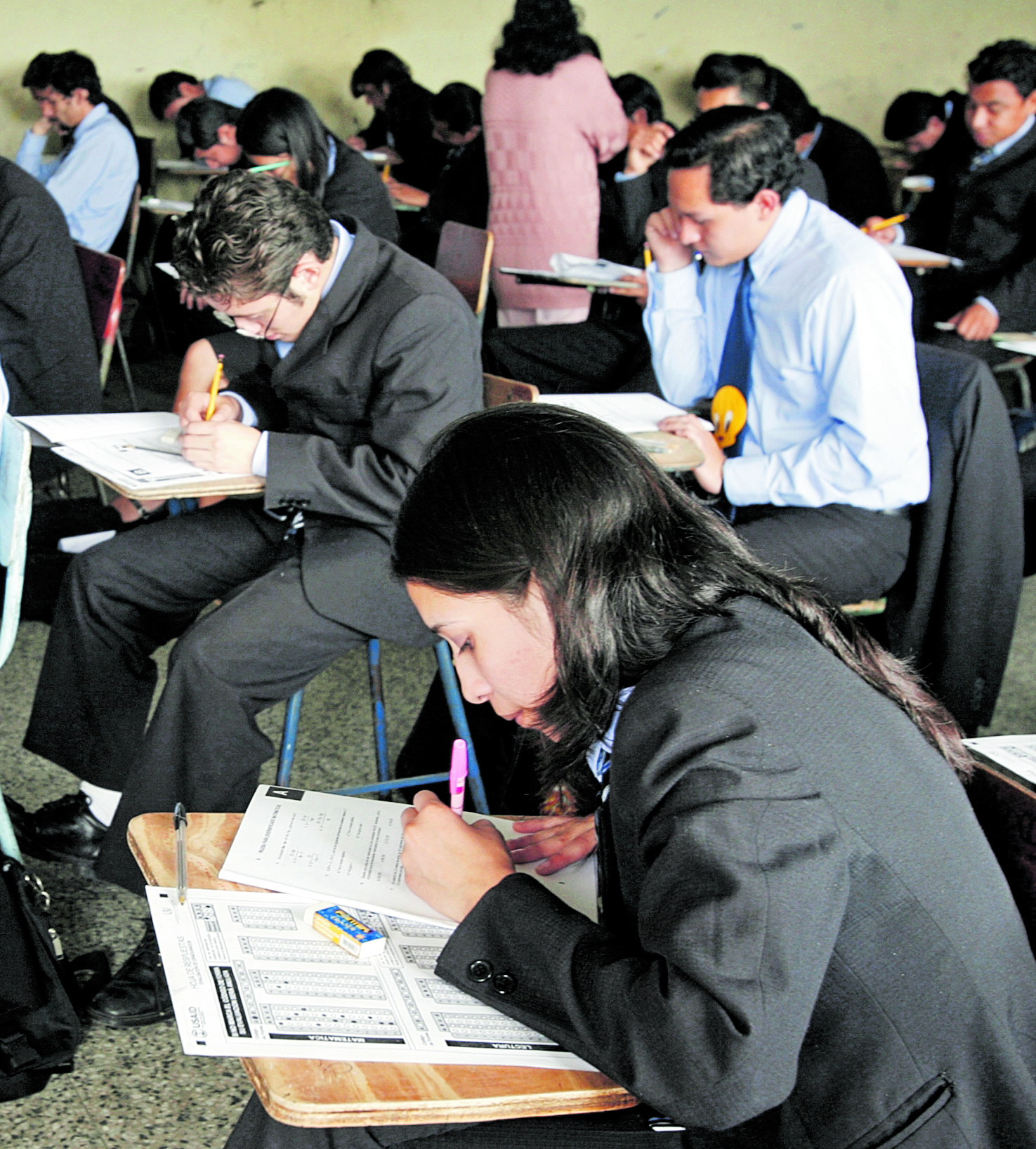 Este año, el Mineduc suspendió las pruebas a los graduandos para prevenir contagios de coronavirus.  (Foto Prensa Libre: Hemeroteca PL)