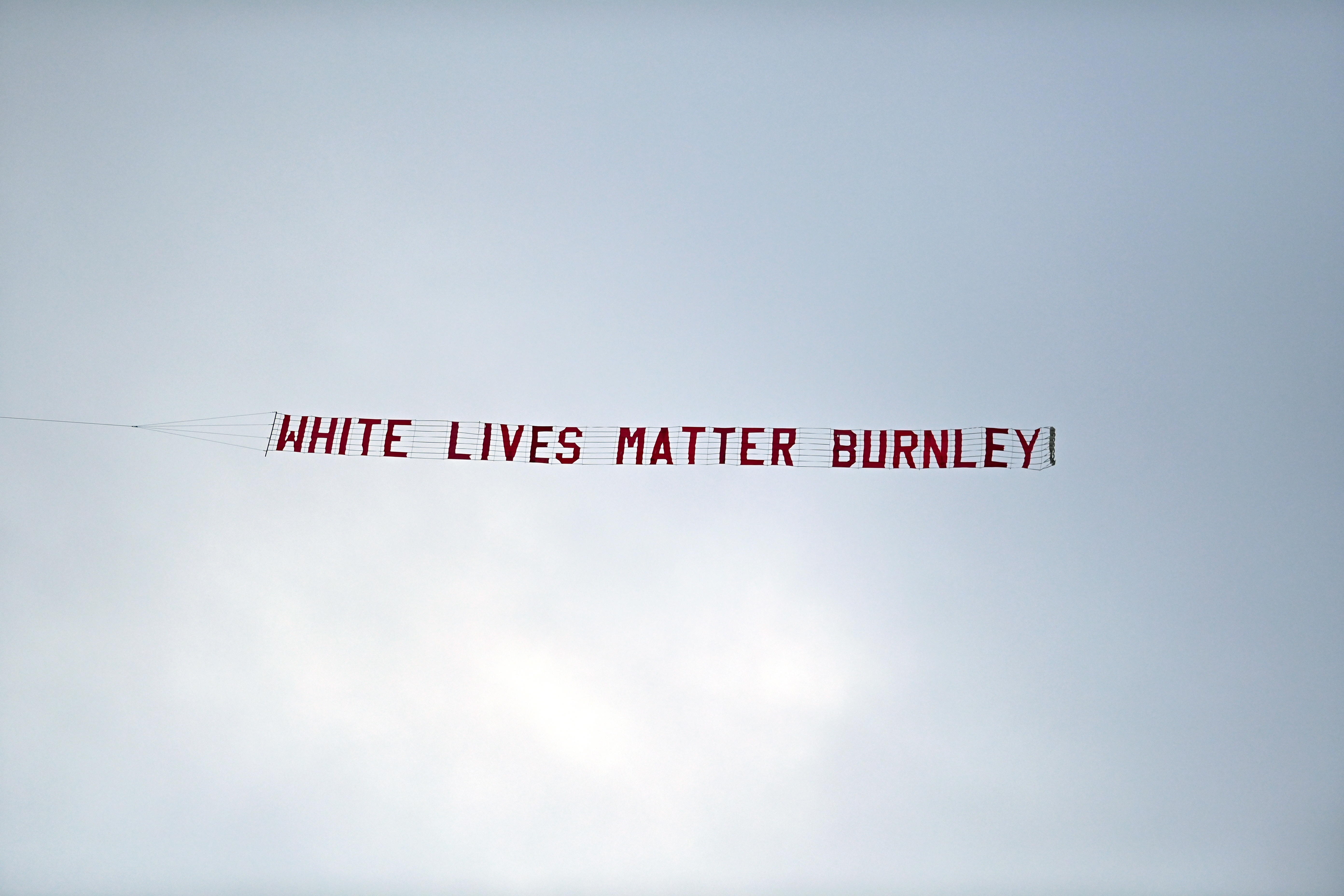 Este fue el mensaje que se vio en el estadio del Manchester City en el partido contra el Burnley. (Foto Prensa Libre: EFE)