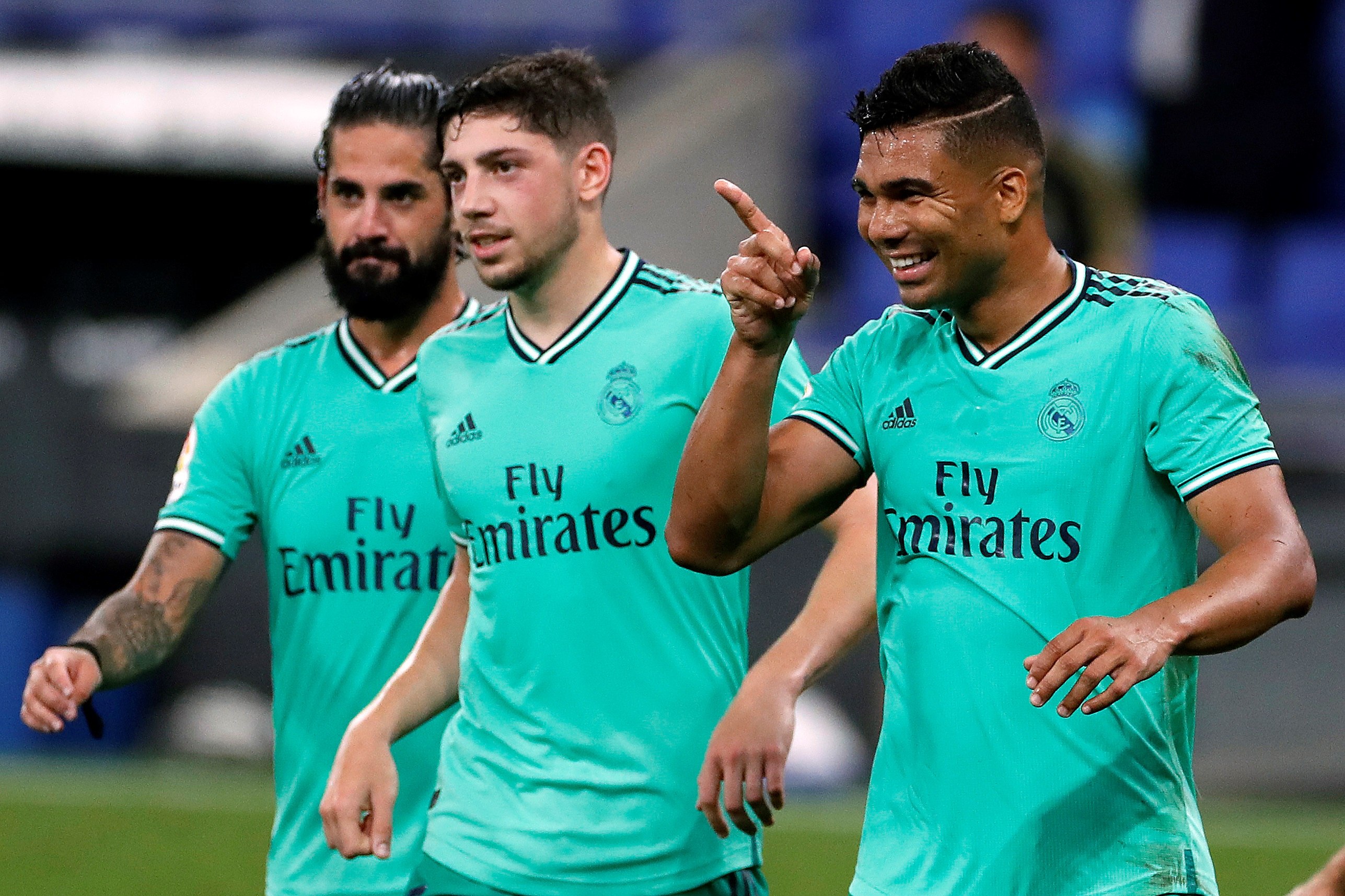 El centrocampista brasileño del Real Madrid Carlos Henrique Casemiro (d) celebra su gol. (Prensa Libre: EFE)