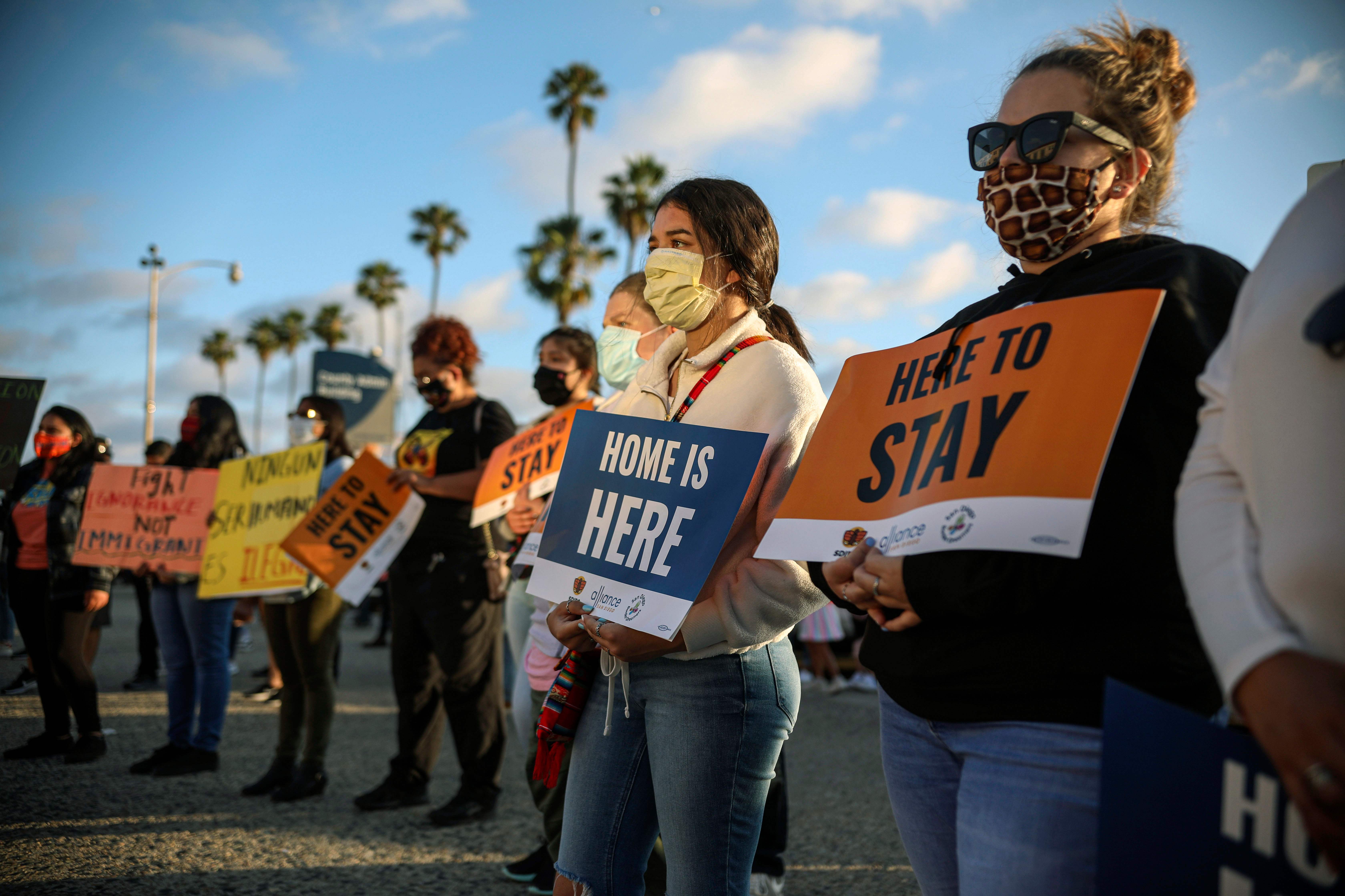 Alrededor de 700 mil jóvenes, en su mayoría hispanos, son dreamers. (Foto Prensa Libre: AFP)