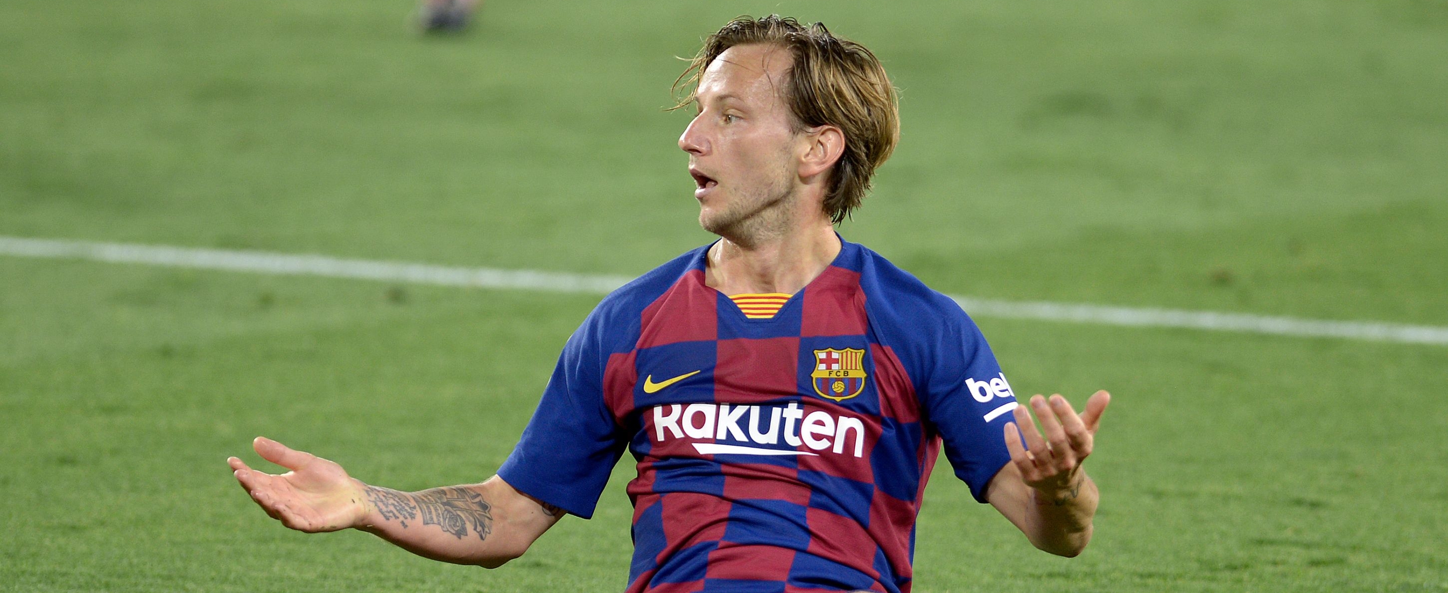 Ivan Rakitic terminó su etapa con el Barcelona y regresa a Sevilla. (Foto Prensa Libre: AFP)