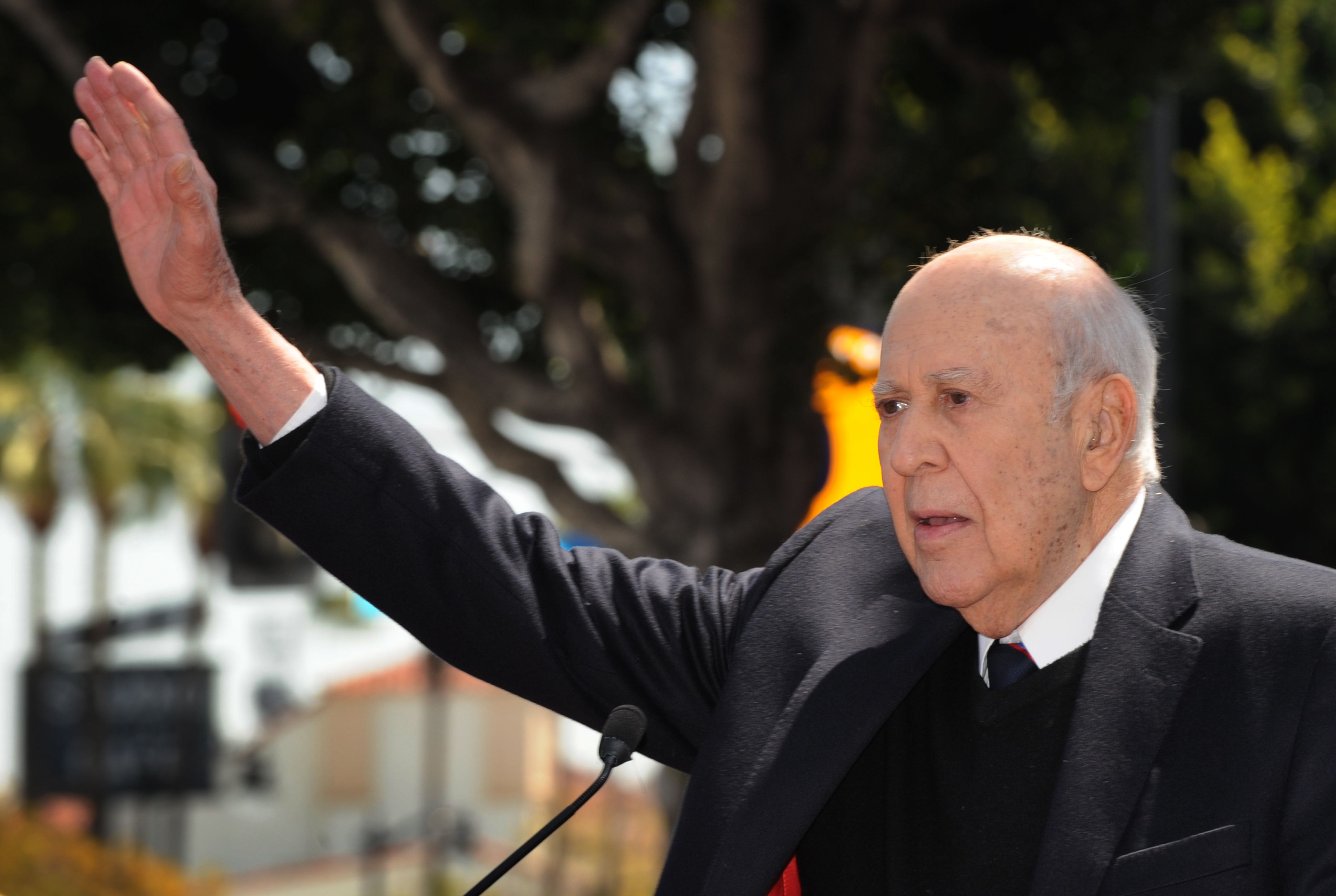 Carl Reiner, un versátil y venerado comediante estadounidense que ganó nueve Emmys, murió a los 98 años. (Foto Prensa Libre: AFP)