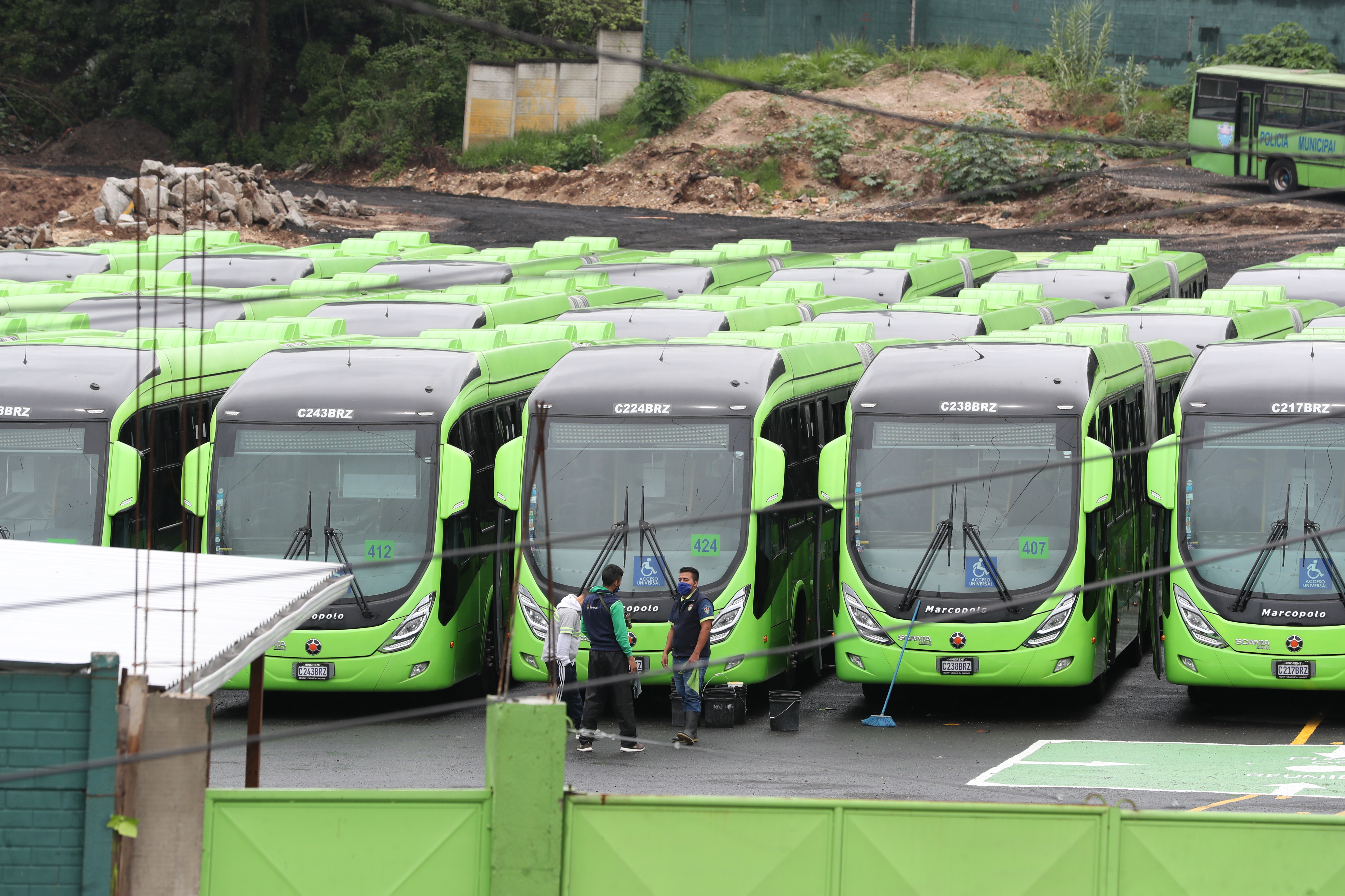 Municipalidad de Guatemala realiza preparativos para las pruebas de operación del Transmetro el fin de semana. (Foto Prensa Libre: Érick Ávila).