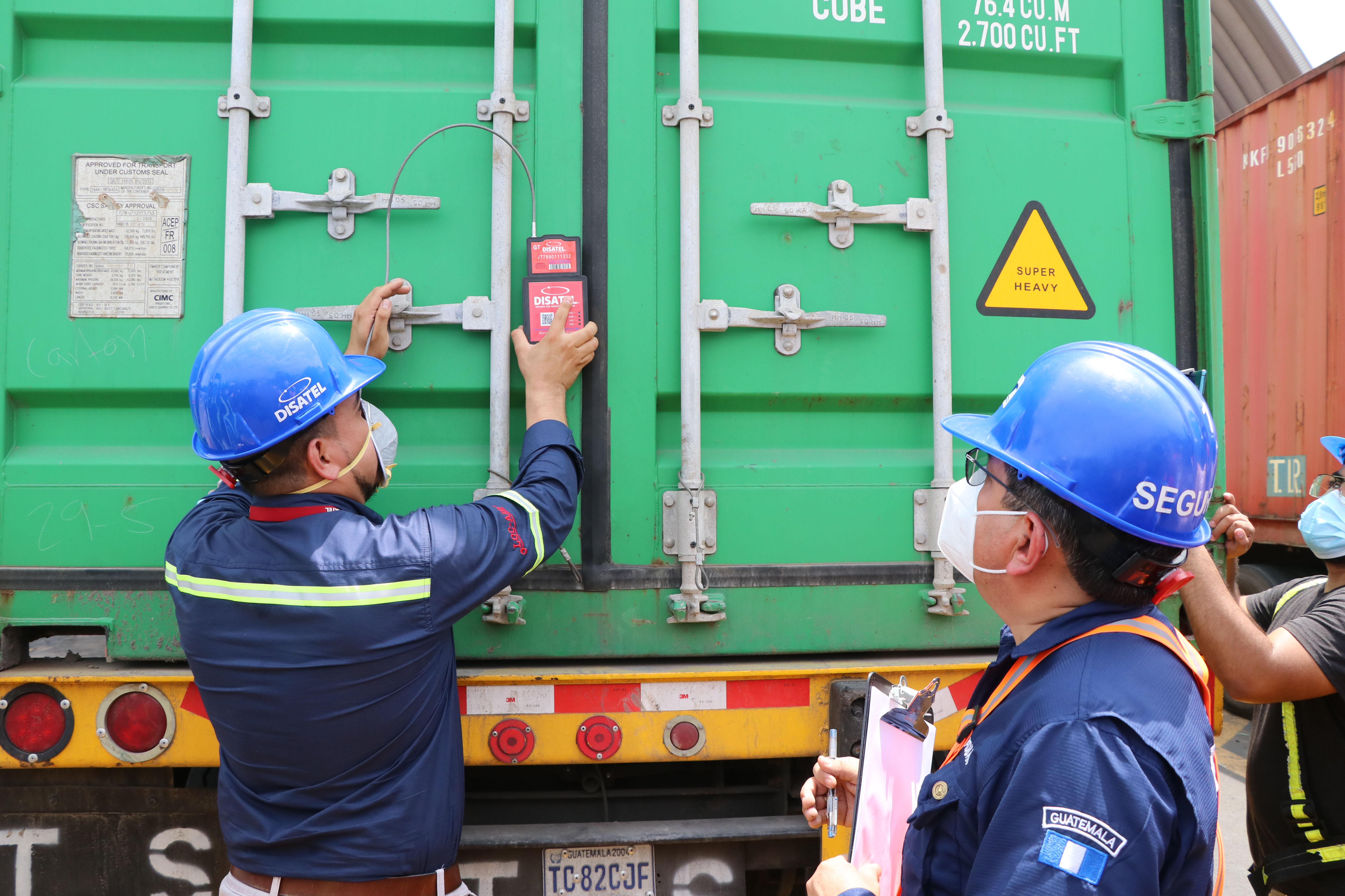 Marchamo electrónico evitará evasión de impuestos y que mercancía sea descargada en algún fiscal. (Foto Prensa Libre: Carlos Paredes) 