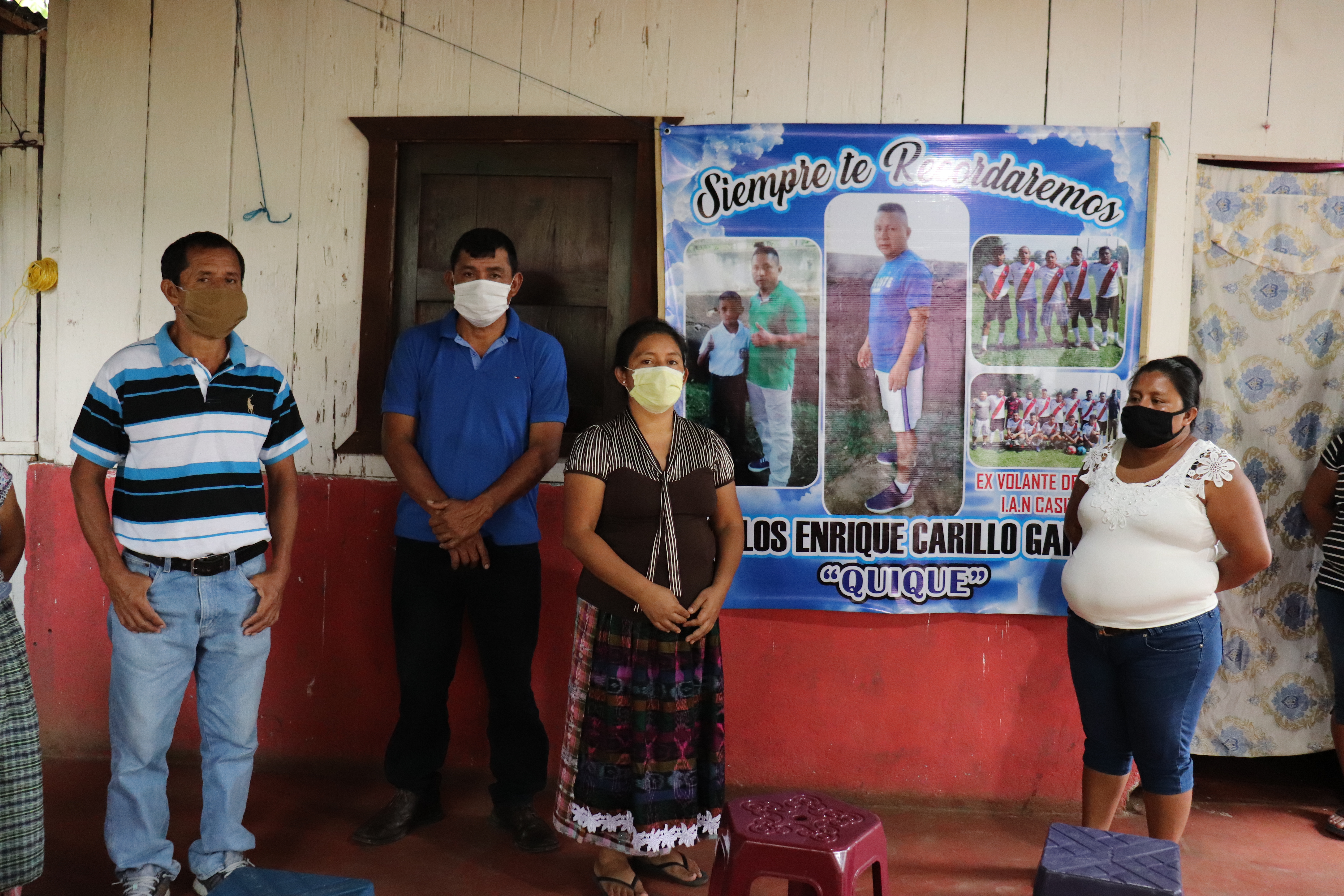 Familiares de Enrique Carrillo exigen a las autoridades que les autoricen exhumar su cuerpo para llevarlo a un cementerio en San Pablo Jocopilas, Suchitepéquez. (Foto Prensa Libre: Marvin Túnchez)