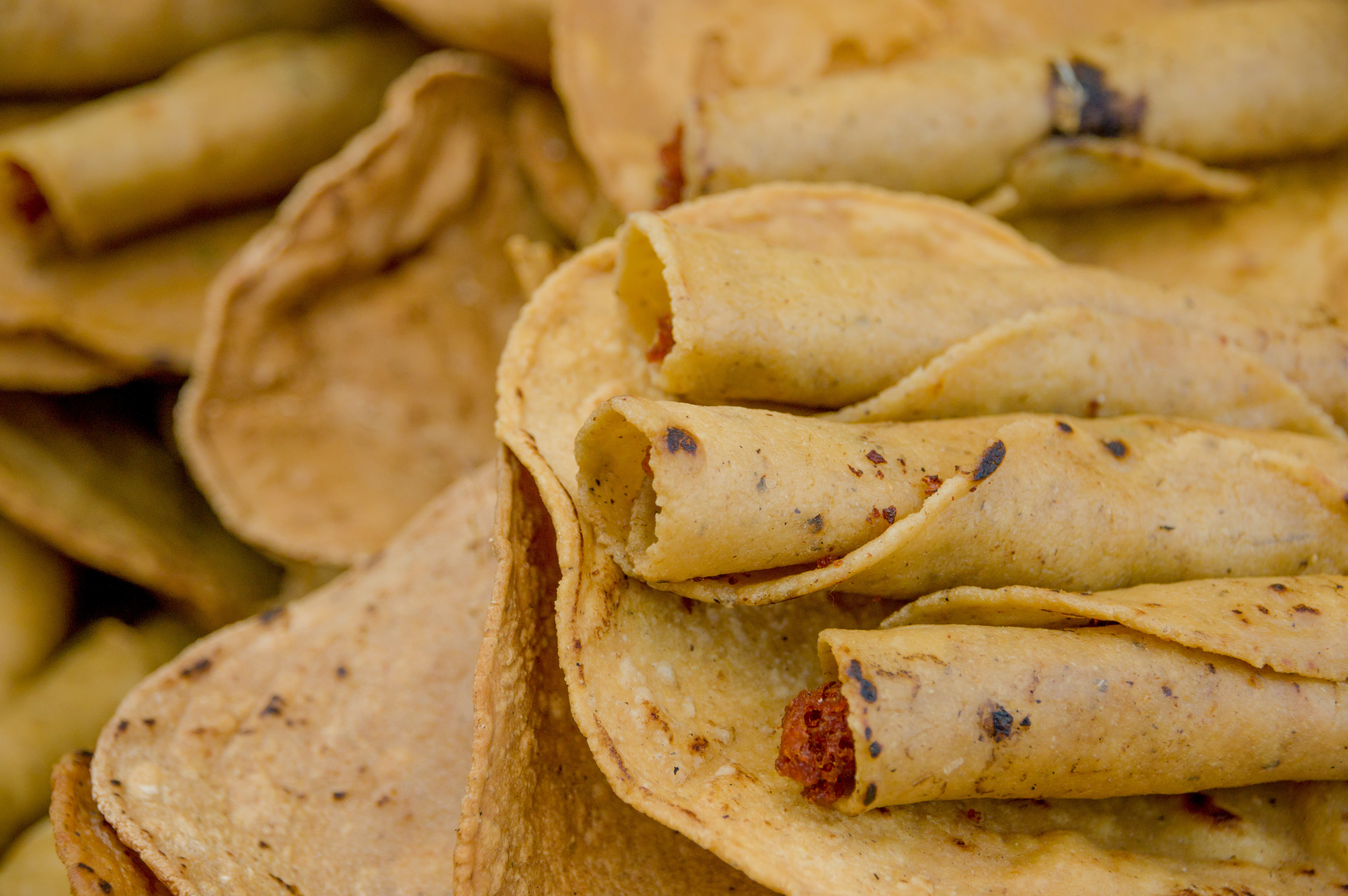 Puede utilizar tortillas de maíz o de harina para preparar los tacos.  Foto ShutterStock