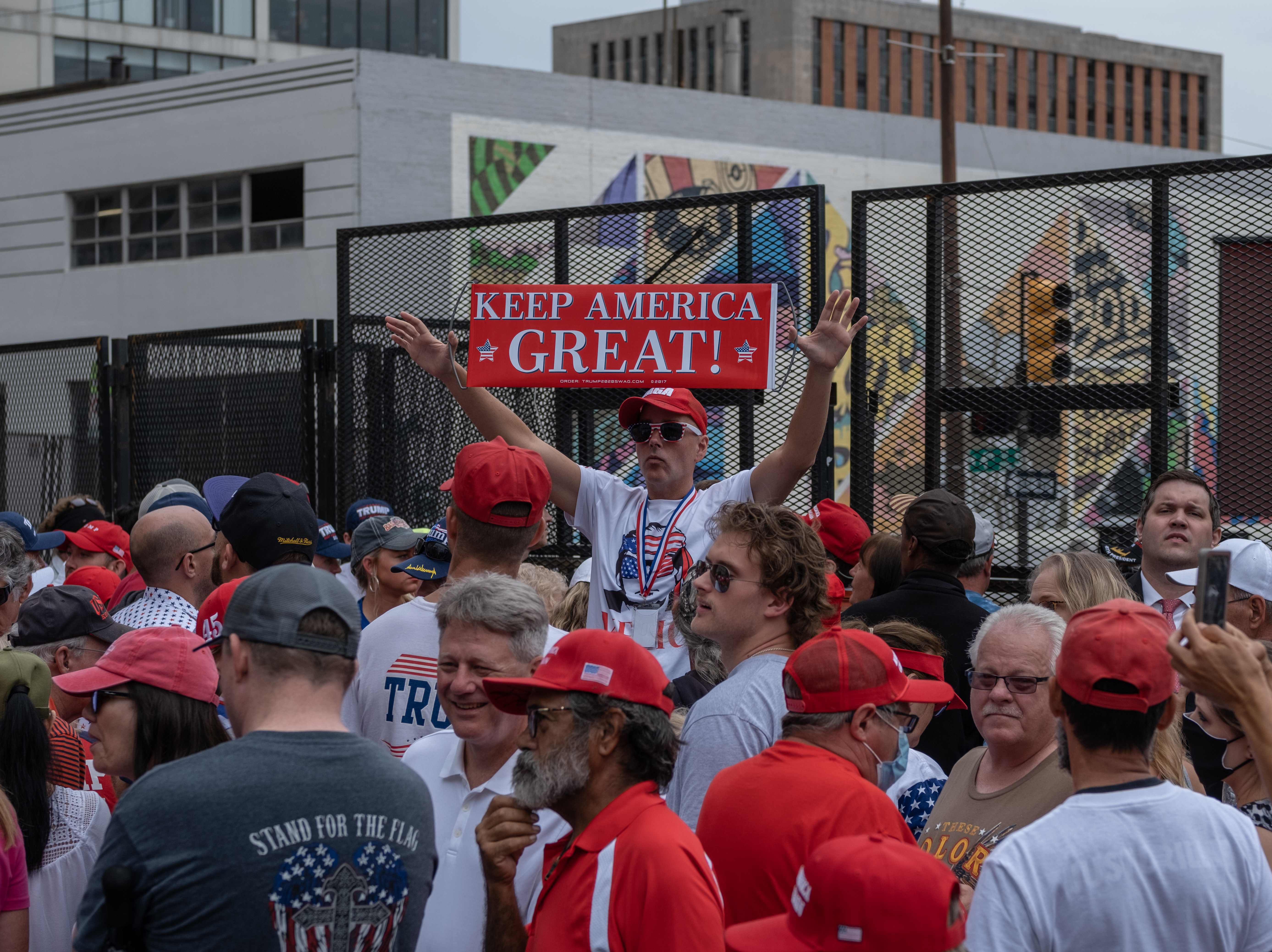 Estadounidenses simpatizantes de Donald Trump, el sábado, antes de un mitin en Tulsa, Oklahoma. (Foto Prensa Libre: Hemeroteca PL)