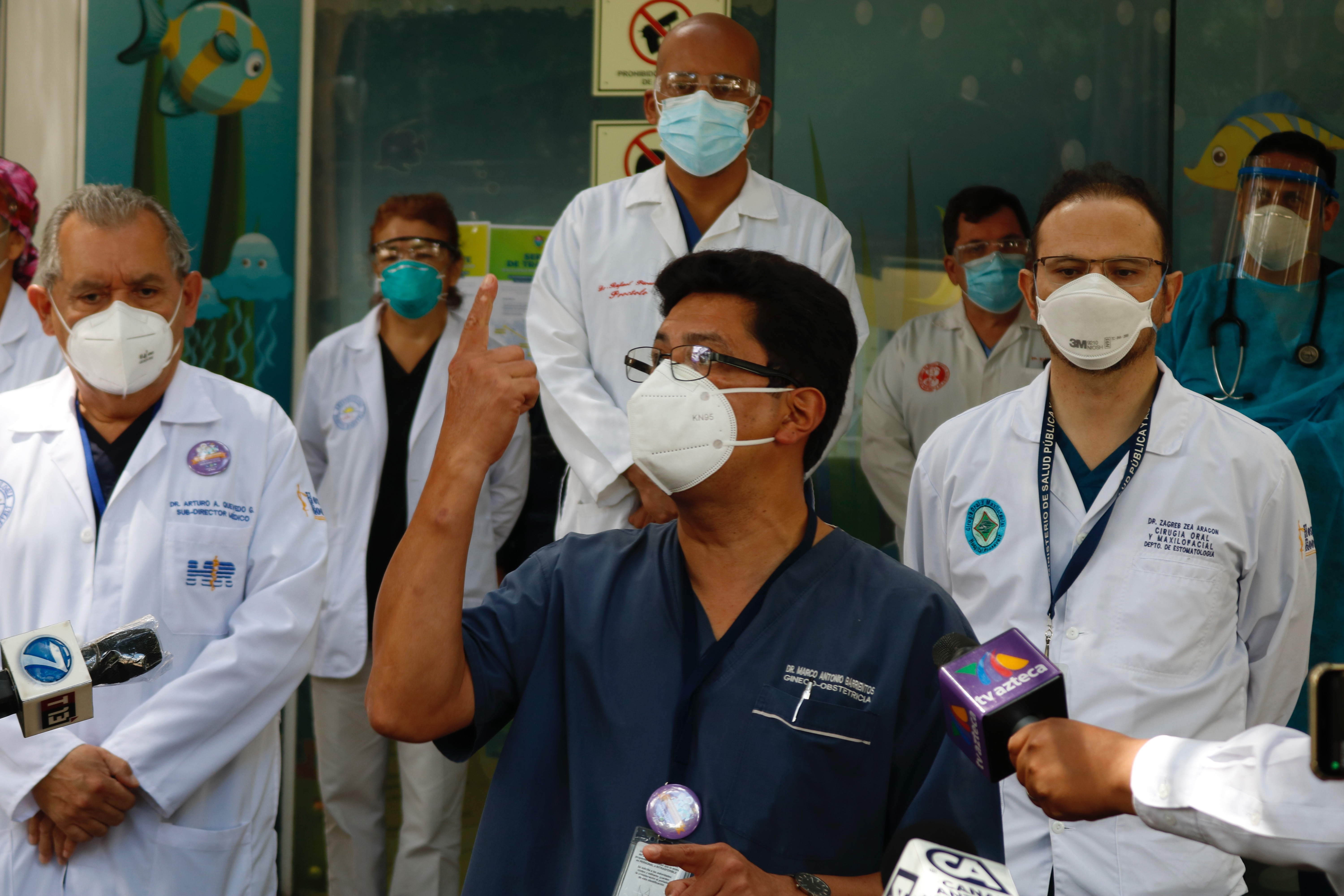 Marco Antonio Barrientos y otros médicos del Hospital Roosevelt durante una conferencia de prensa el 11 de junio de 2020. (Foto Prensa Libre: Hemeroteca).