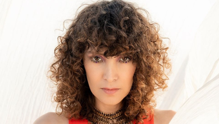 Gaby Moreno promociona "Yemayá", una colaboración con Camilo Lara, productor y asesor oficial de la música de "Coco", de Disney y Pixar. (Foto Prensa Libre: Cortesía Gaby Moreno)