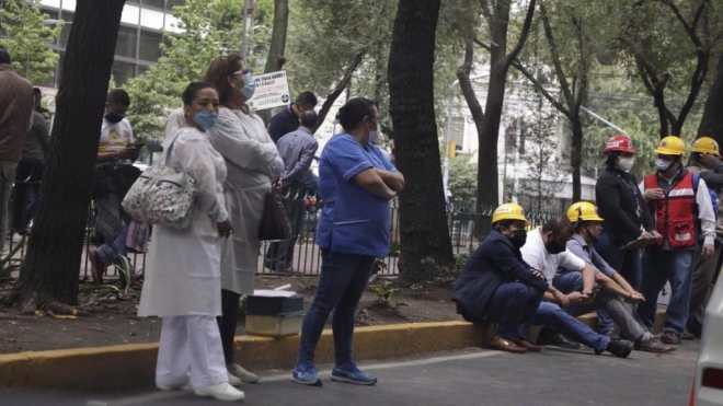 Exterior de la Dirección de Prestaciones del IMSS, colonia Roma Norte. Foto Prensa Libre: Angélica Escobar / Forbes México.