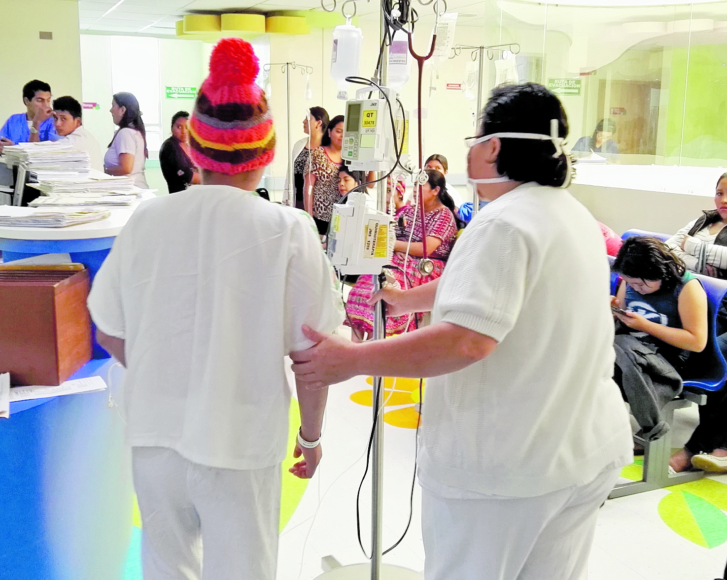 Atraso en desembolsos pone en riesgo la atención a pacientes con cáncer, enfermedades renales, del corazón y que necesitan tratamientos especiales. (Foto Prensa Libre: Hemeroteca PL)