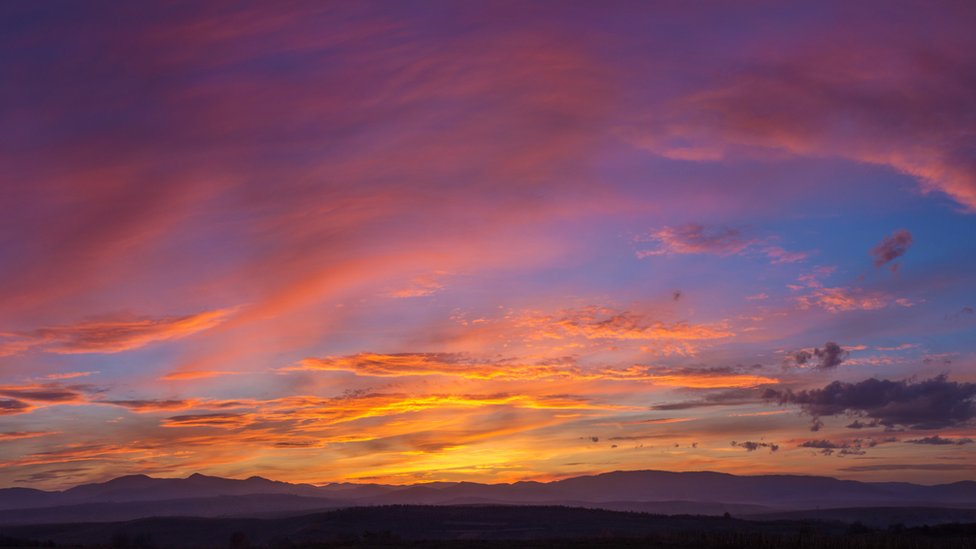 Científicos reportaron por primera vez la existencia de bacterias en el cielo en un par de estudios pioneros publicados en 2013 y 2018. FOTO Getty Images