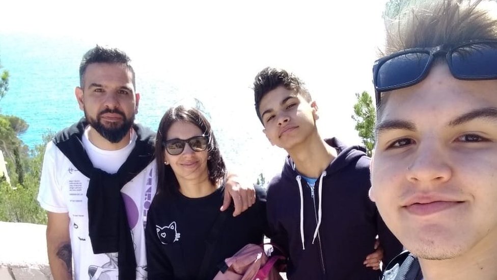 Juan, Valeria, Julián y Agustín viajaron de Argentina a España en marzo y quedaron varados por la pandemia. (Foto Prensa Libre: gentileza familia Cañizare Simone)