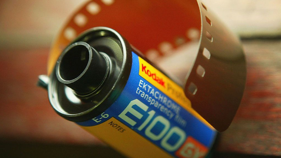 Quizás recuerdes a Kodak por este producto hoy considerado retro, pero la empresa lleva años de renovación. (Foto Prensa Libre: Getty Images)