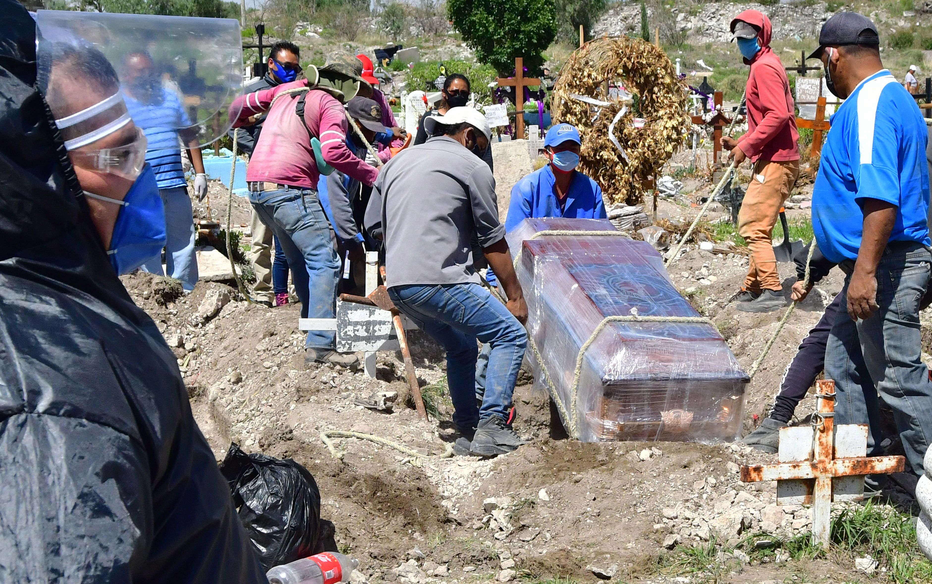 México supera a Francia en personas fallecidas por covid-19. Foto Prensa Libre: EFE