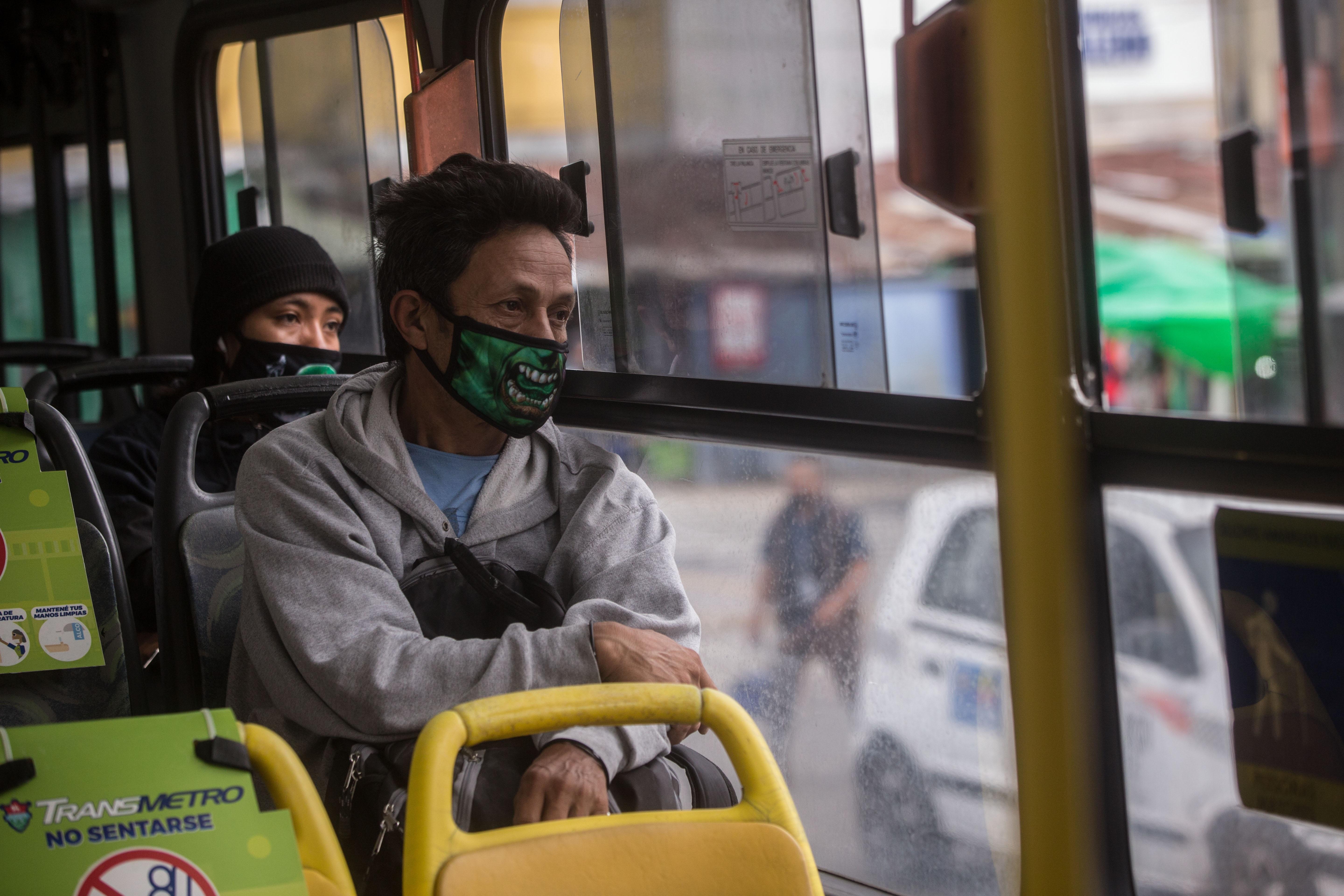 El transporte público debe reanudarse a la par de otras alternativas de movilización, opina el experto Alberto Marín. (Foto Prensa Libre: Hemeroteca pL)