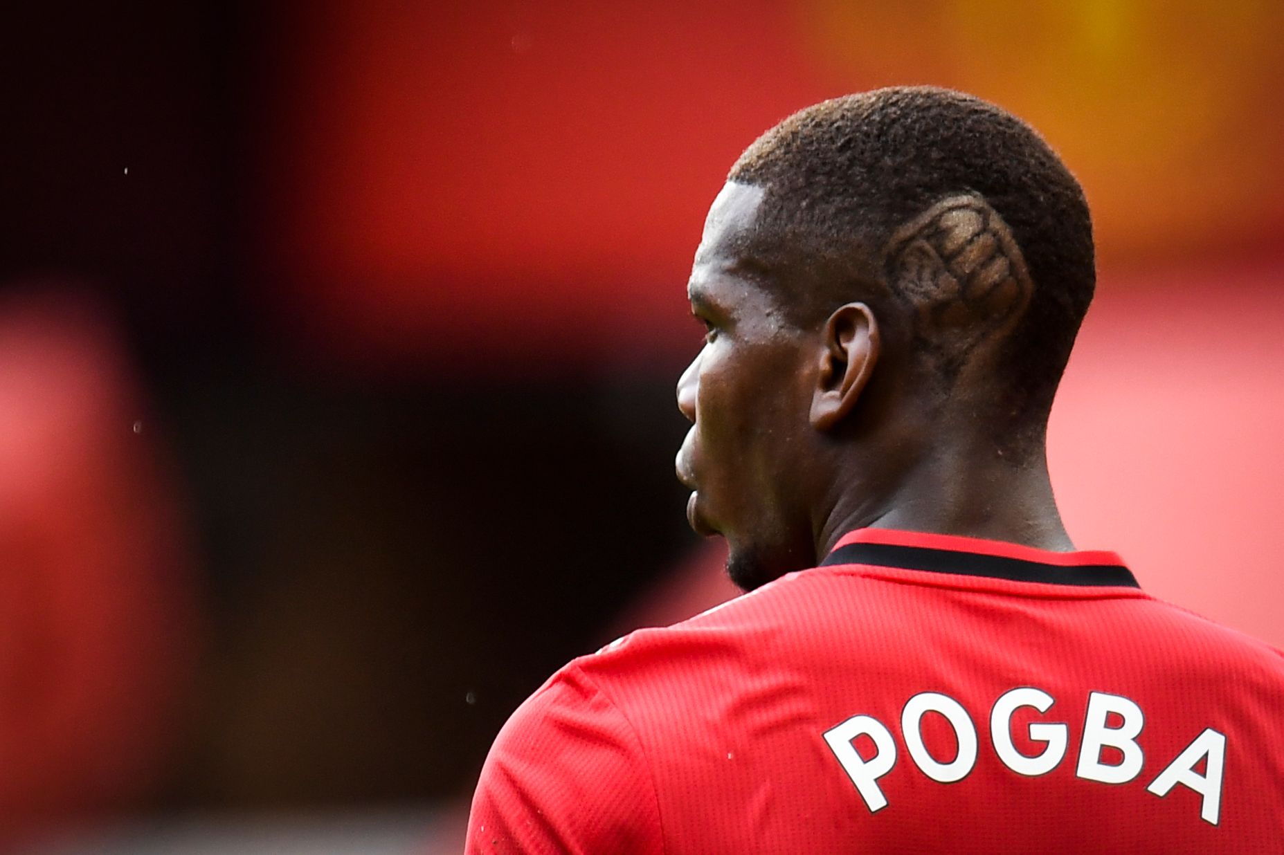 Paul Pogba luce en el caballo  símbolo del movimiento antirracista 'Black Lives Matter. (Foto Prensa Libre: AFP). 