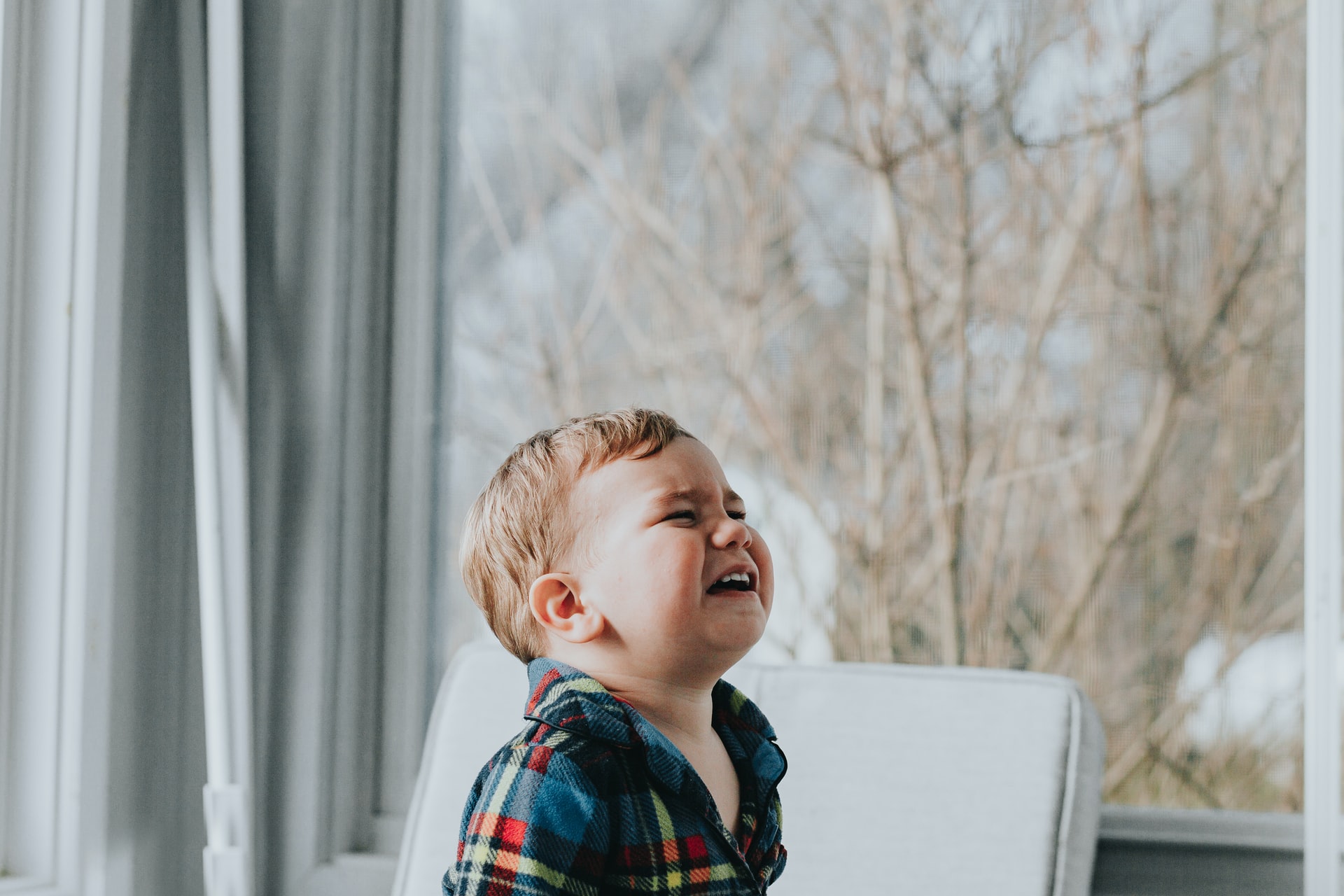 Los berrinches son más fuertes y frecuentes a los dos años, cuando los pequeños comienzan a controlar sus emociones. (Foto Prensa Libre:  Marcos Paulo Prado en Unsplash).