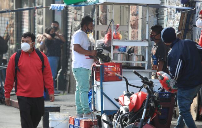 Guatemala implementa un sistema de alertas para reapertura gradual de las actividades debido a la pandemia por el coronavirus. (Foto Prensa Libre: Esbin García).