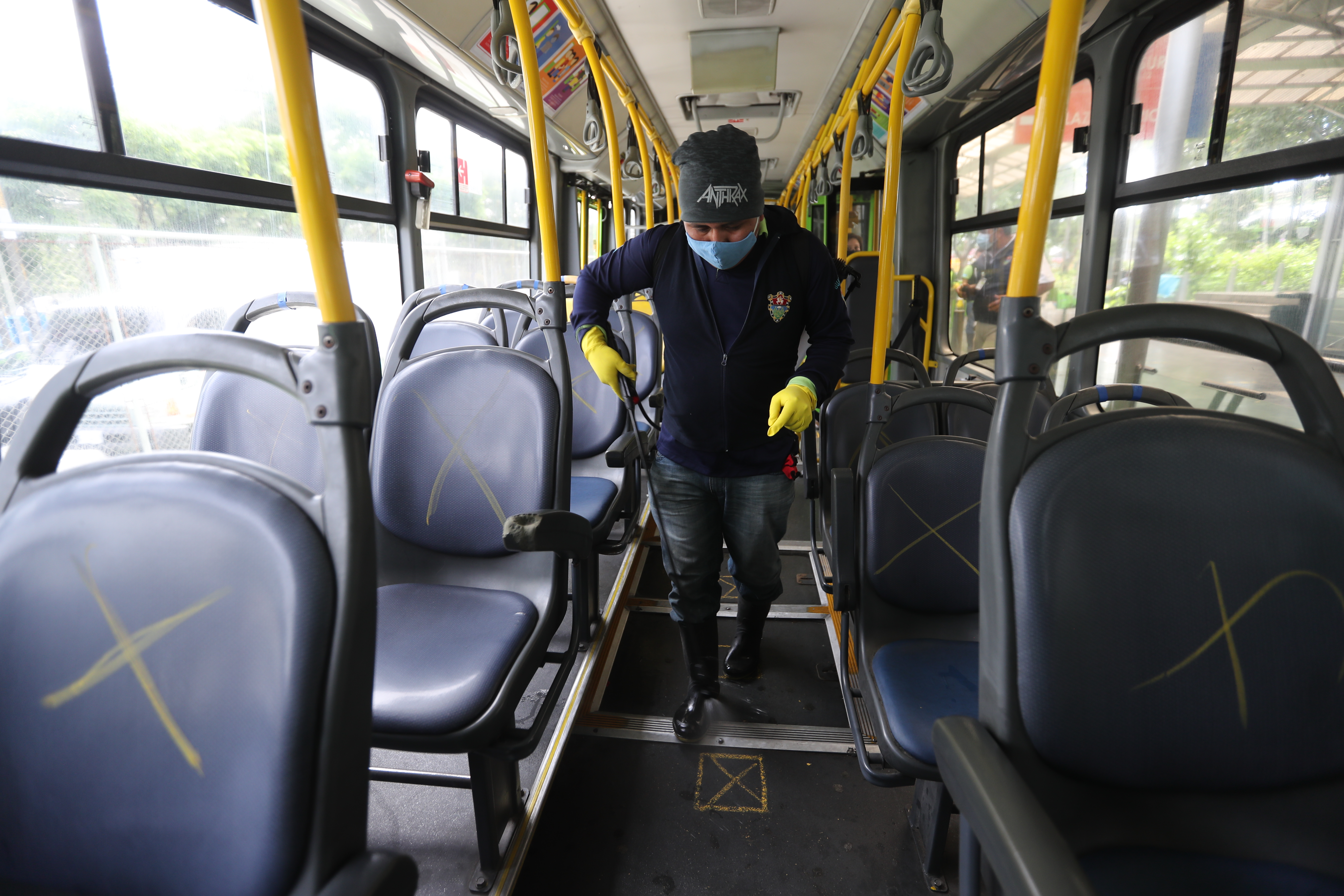 Varias empresas u organizaciones de transporte público han hecho pruebas  para reabrir operaciones. (Foto, Prensa Libre: Hemeroteca PL).