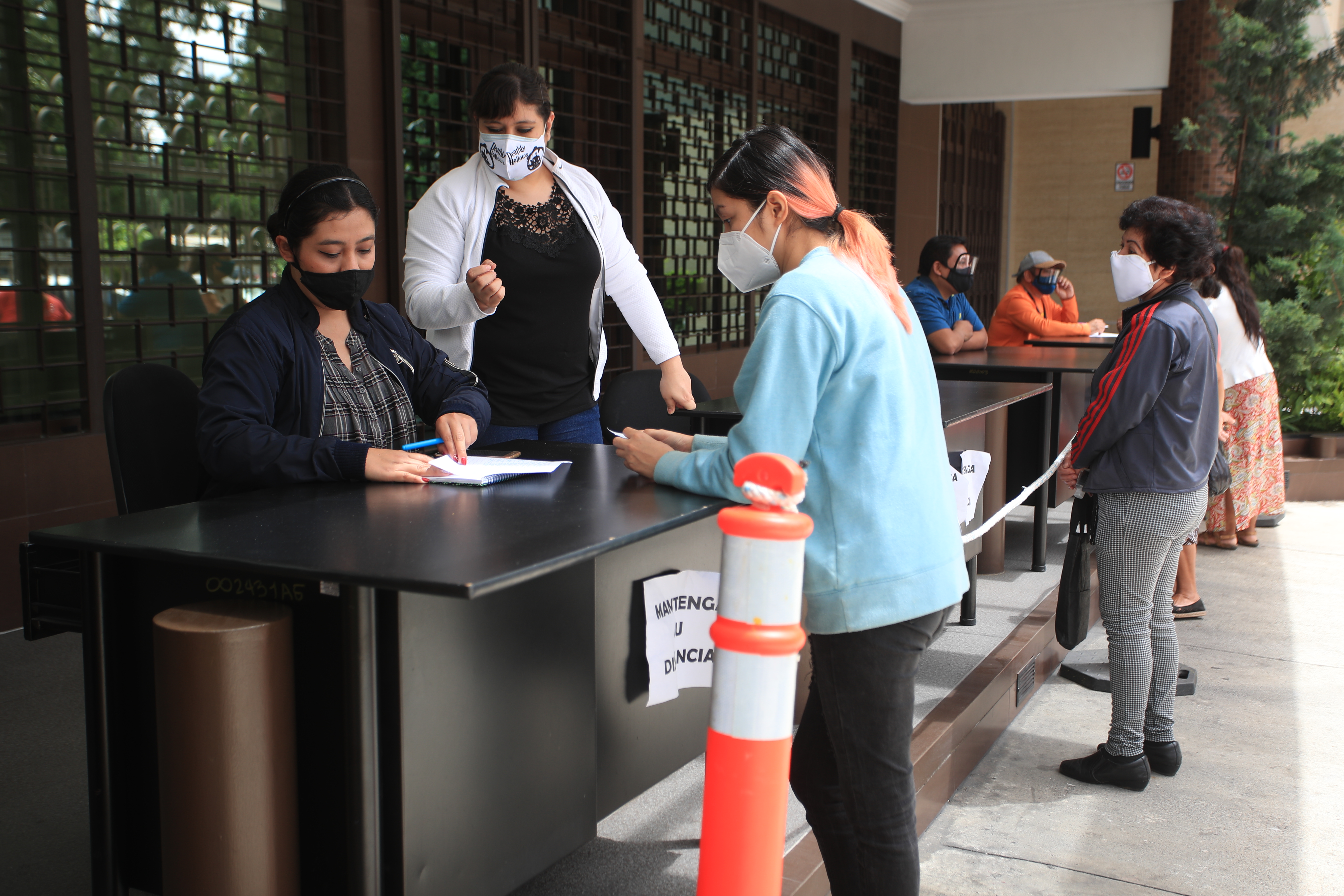 El personal contratado bajo el renglón 029 ha crecido en el aparato público y es el que más denuncias presenta para su reinstalación. (Foto Prensa Libre: Hemeroteca) 