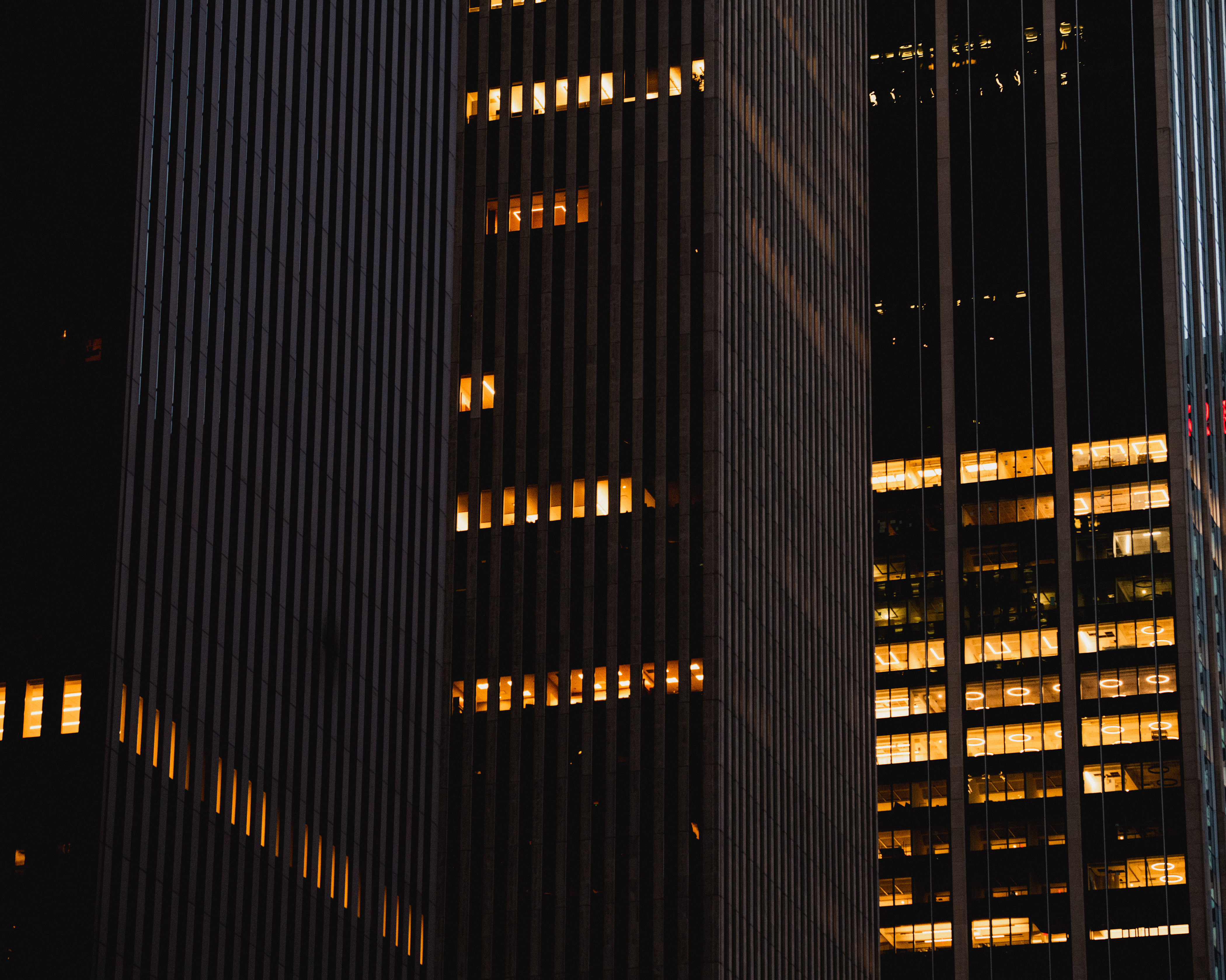 Edificios de oficinas a lo largo de la Sexta Avenida en Manhattan, el 4 de mayo de 2020. (Foto Prensa Libre: George Etheredge/The New York Times)