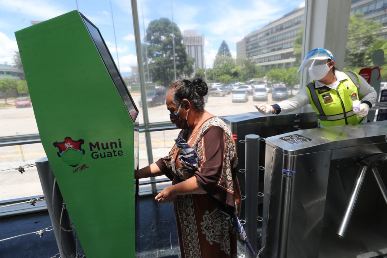 El uso de mascarilla es obligatorio para utilizar el servicio del Transmetro por la emergencia del coronavirus. (Foto HemerotecaPL)