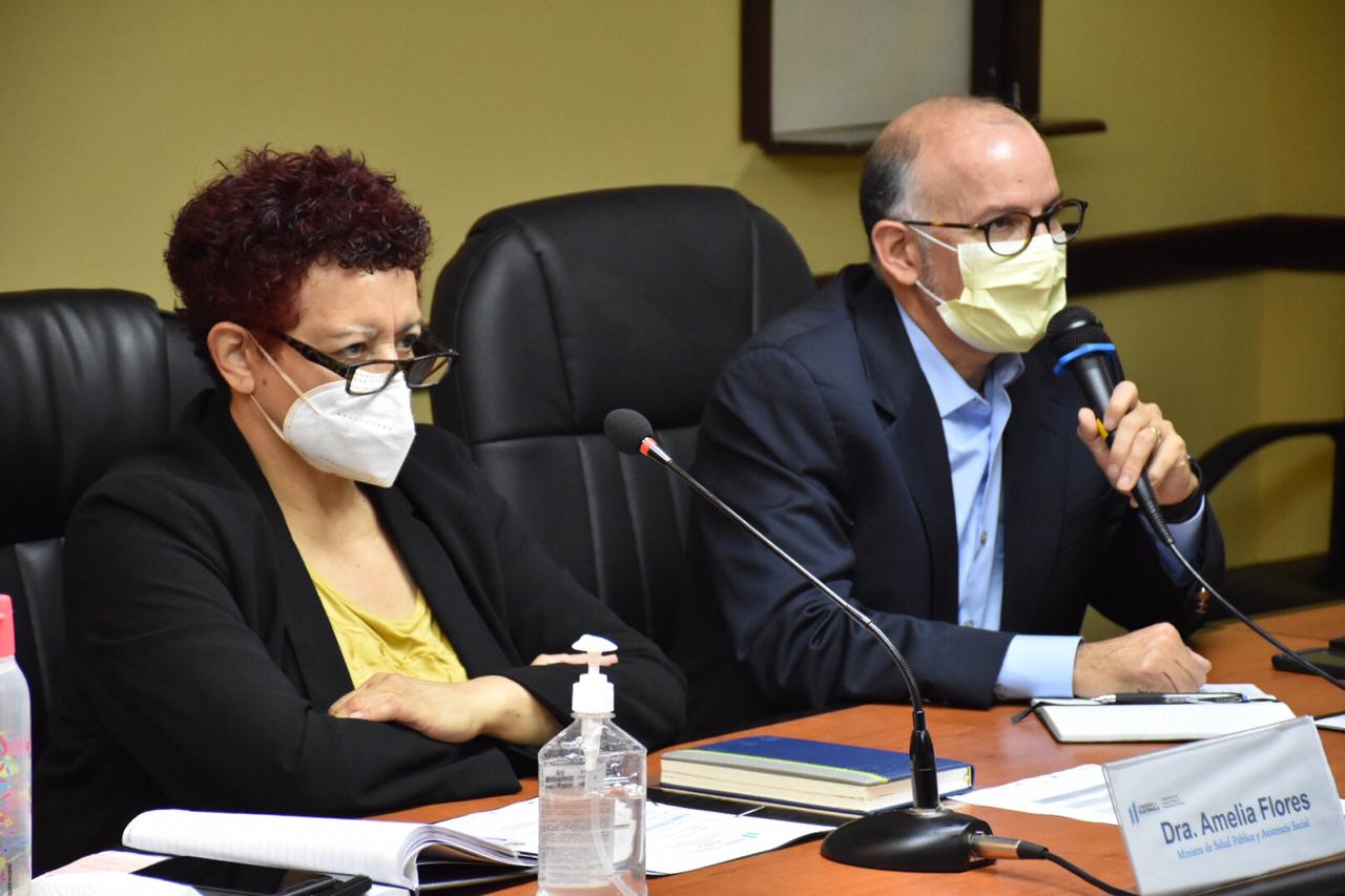 Amelia Flores, ministra de Salud, junto al director de la Coprecovid, Edwin Asturias. (Foto: Hemeroteca PL)